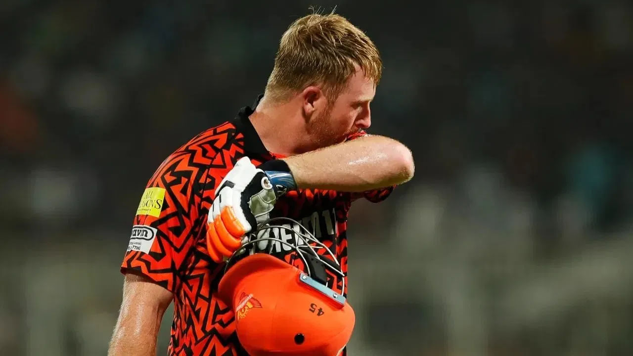 ಈ ಪೈಪೋಟಿ ನಡುವೆ ಹೆನ್ರಿಕ್ ಕ್ಲಾಸೆನ್ ಅವರನ್ನು ಸನ್​​ರೈಸರ್ಸ್ ಹೈದರಾಬಾದ್ ಫ್ರಾಂಚೈಸಿಯೇ ಮತ್ತೆ ಖರೀದಿಸಲು ಸಹ ಪ್ಲ್ಯಾನ್ ರೂಪಿಸಿದೆ. ಅಂದರೆ 23 ಕೋಟಿ ರೂ. ಹೊಂದಿರುವ ಕ್ಲಾಸೆನ್ ಅವರನ್ನು ಬಿಡುಗಡೆ ಮಾಡಿದರೂ, ಮಿನಿ ಹರಾಜಿನಲ್ಲಿ ಅವರನ್ನು ಖರೀದಿಸಲು ಬೃಹತ್ ಮೊತ್ತ ಪಾವತಿಸಲು ಇತರೆ ಫ್ರಾಂಚೈಸಿಗಳು ಹಿಂದೇಟು ಹಾಕಬಹುದು.