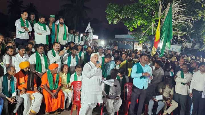 ಸಚಿವ ಹೆಚ್.ಕೆ.ಪಾಟೀಲ್ ಸಂಧಾನ ಸಭೆ ವಿಫಲ: ಸರ್ಕಾರಕ್ಕೆ ಡೆಡ್ಲೈನ್ ಕೊಟ್ಟ ಕಬ್ಬು ಬೆಳೆಗಾರರು ಸಚಿವ ಹೆಚ್.ಕೆ.ಪಾಟೀಲ್ ಸಂಧಾನ ಸಭೆ ವಿಫಲ: ಸರ್ಕಾರಕ್ಕೆ ಡೆಡ್ಲೈನ್ ಕೊಟ್ಟ ಕಬ್ಬು ಬೆಳೆಗಾರರು