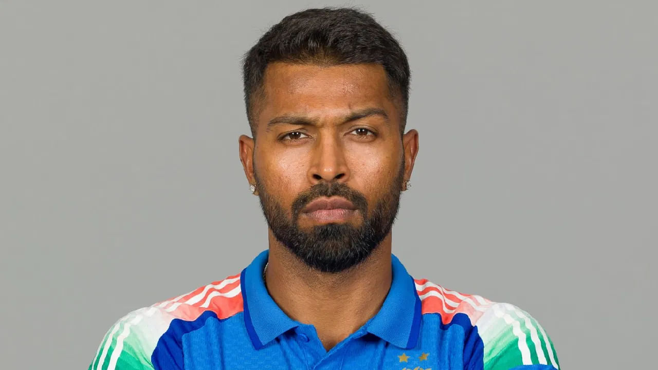 ಹಾರ್ದಿಕ್ ಪಾಂಡ್ಯ: ಭಾರತ ತಂಡದ ಪ್ರಮುಖ ಆಲ್​​ರೌಂಡರ್ ಹಾರ್ದಿಕ್ ಪಾಂಡ್ಯ ಕೂಡ ಫಿಟ್​​ನೆಸ್ ಸಮಸ್ಯೆಯಿಂದ ಬಳಲುತ್ತಿದ್ದಾರೆ. ಹೀಗಾಗಿ ಅವರಿಗೂ ಹೆಚ್ಚಿನ ವಿಶ್ರಾಂತಿ ತೆಗೆದುಕೊಳ್ಳುವಂತೆ ಸೂಚಿಸಲಾಗಿದೆ. ಅಲ್ಲದೆ ಸೌತ್ ಆಫ್ರಿಕಾ ವಿರುದ್ಧದದ ಟಿ20 ಸರಣಿಯ ಮೂಲಕ ಪಾಂಡ್ಯ ಕಂಬ್ಯಾಕ್ ಮಾಡಲಿದ್ದಾರೆ.