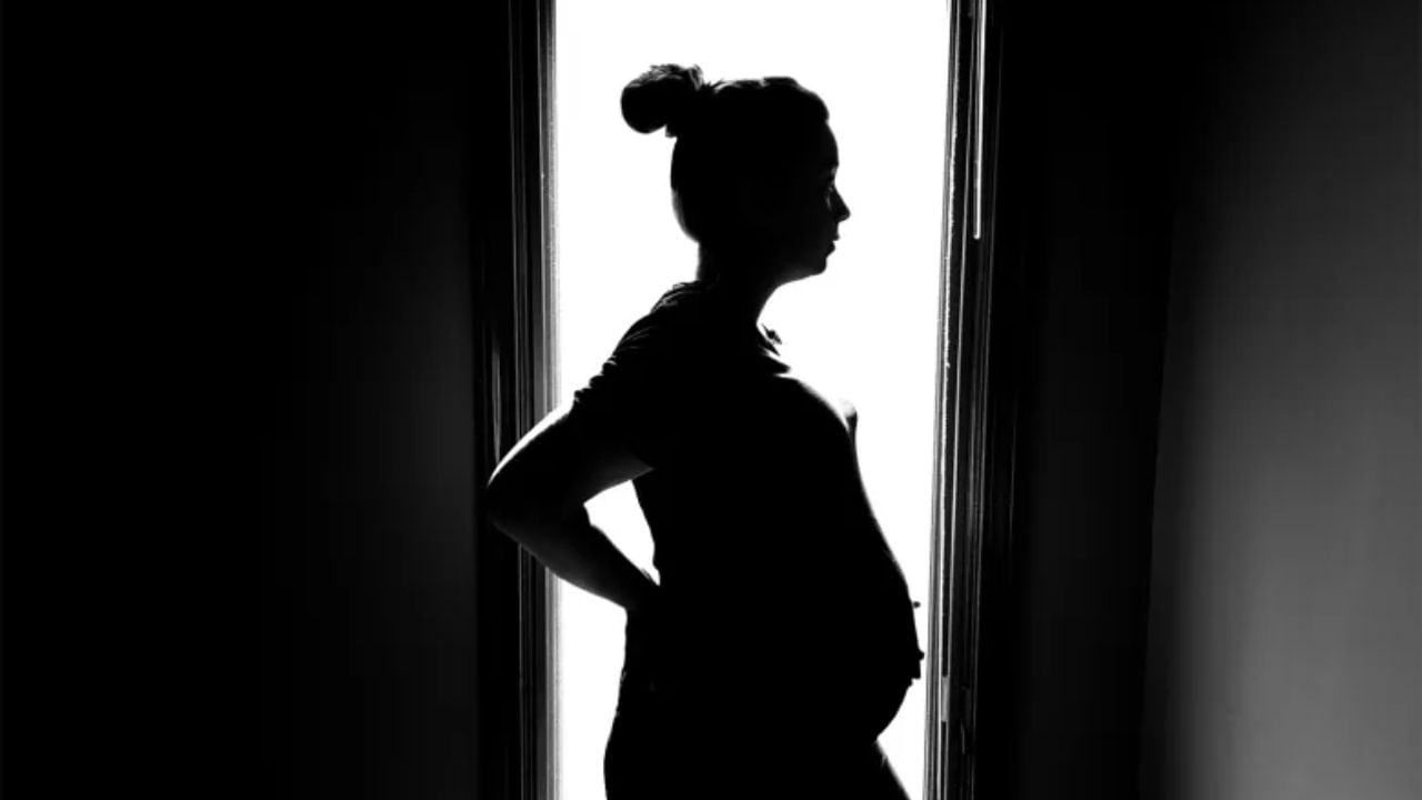 ಪತ್ನಿ ಪಾಲಿಗೆ ಪ್ರೀತಿಸಿ ಮದುವೆಯಾದಾತನೇ ವಿಲನ್​: ಪತಿ ಅಟ್ಟಹಾಸಕ್ಕೆ 6 ತಿಂಗಳ ಭ್ರೂಣ ಸಾವು