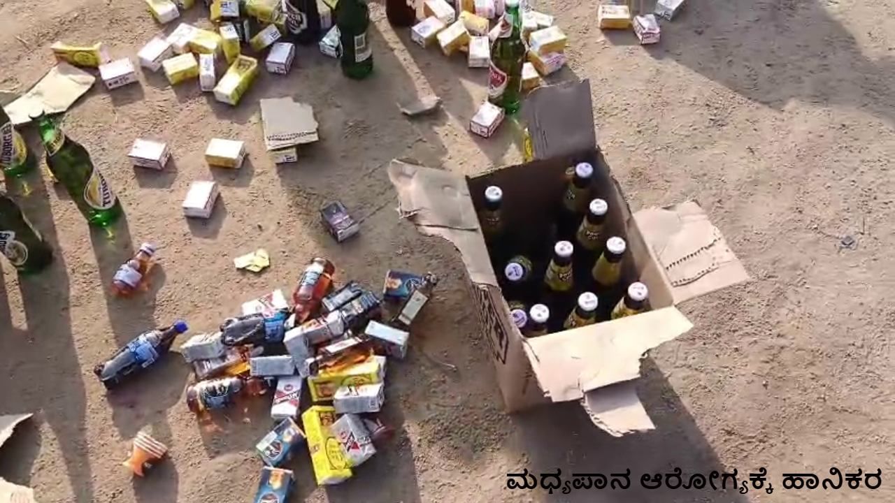 ಚಿತ್ರದುರ್ಗದ ಗೂಡಂಗಡಿಯಲ್ಲಿ ಅಕ್ರಮ ಮದ್ಯ ಮಾರಾಟ; ಅಂಗಡಿಗೆ ನುಗ್ಗಿ ಮದ್ಯದ ಬಾಟಲಿಗಳನ್ನು ಬೀದಿಗೆಸೆದು ಸ್ಥಳೀಯರ ಆಕ್ರೋಶ