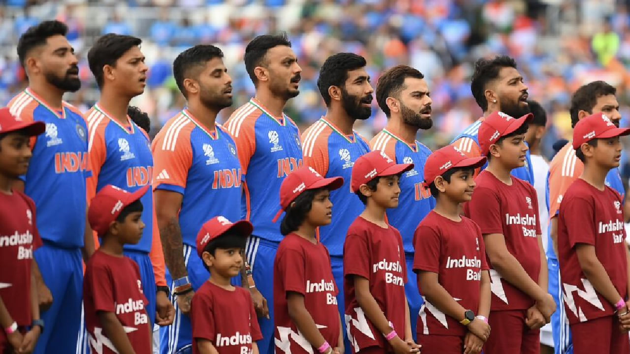 ಗ್ರೂಪ್- 1: ಭಾರತ, ಪಾಕಿಸ್ತಾನ್, ಯುಎಸ್​ಎ, ನಮೀಬಿಯಾ ಮತ್ತು ನೆದರ್​ಲೆಂಡ್ಸ್ ಗ್ರೂಪ್-1 ನಲ್ಲಿ ಕಾಣಿಸಿಕೊಂಡಿದೆ. ಅದರಂತೆ ಮೊದಲ ಸುತ್ತಿನಲ್ಲಿ ಟೀಮ್ ಇಂಡಿಯಾ ಪಾಕಿಸ್ತಾನ್, ಯುಎಸ್​ಎ, ನಮೀಬಿಯಾ ಮತ್ತು ನೆದರ್​ಲೆಂಡ್ಸ್ ತಂಡಗಳ ವಿರುದ್ಧ ಕಣಕ್ಕಿಳಿಯಲಿದೆ.