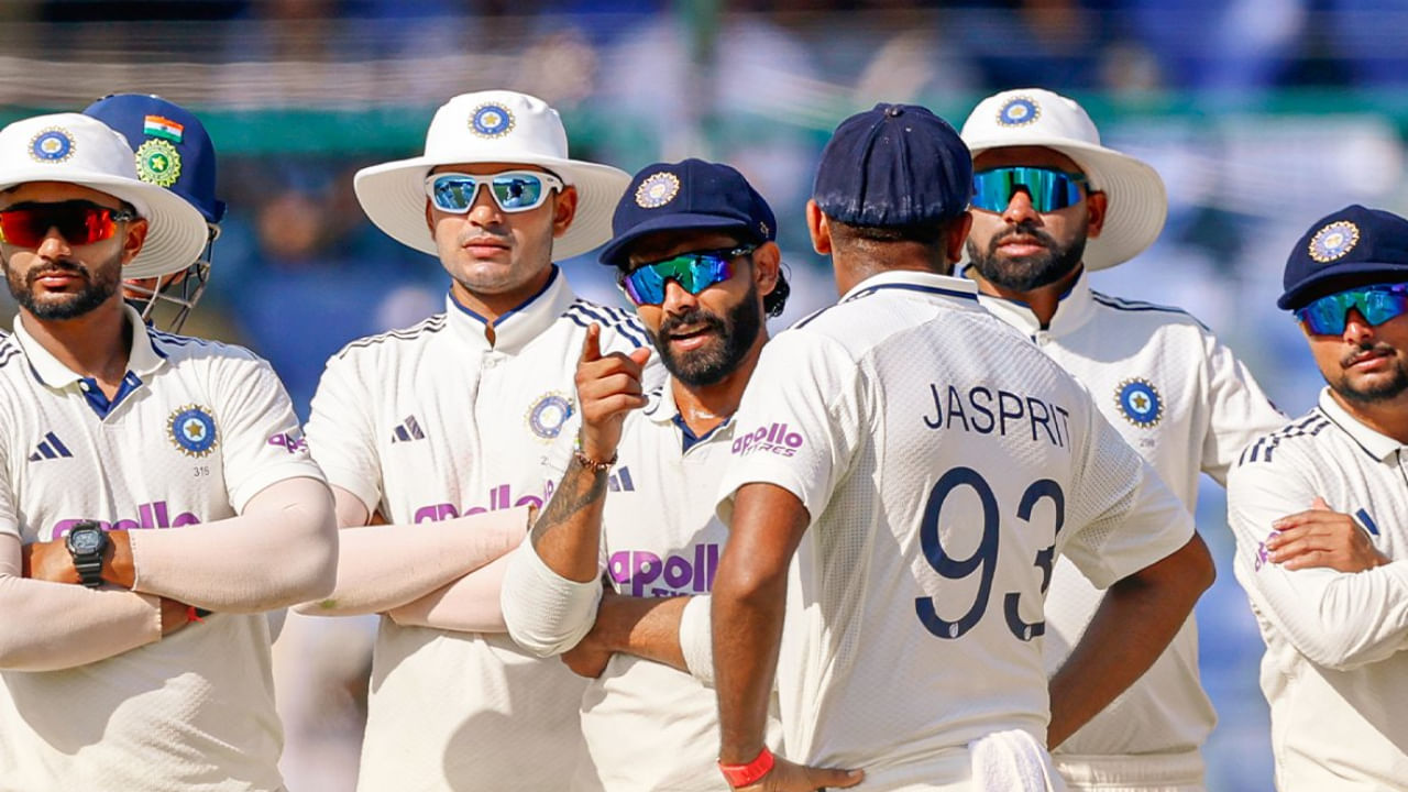 ಭಾರತ ಮತ್ತು ದಕ್ಷಿಣ ಆಫ್ರಿಕಾ ನಡುವಿನ ಎರಡು ಪಂದ್ಯಗಳ ಟೆಸ್ಟ್ ಸರಣಿಯು ನವೆಂಬರ್ 14 ರಂದು ಆರಂಭವಾಗಲಿದೆ. ಈ ಸರಣಿಯ ಮೊದಲ ಪಂದ್ಯ ಕೋಲ್ಕತ್ತಾದ ಈಡನ್ ಗಾರ್ಡನ್ಸ್ ಕ್ರೀಡಾಂಗಣದಲ್ಲಿ ನಡೆಯಲಿದೆ. ಈ ಪಂದ್ಯಕ್ಕಾಗಿ ಟೀಂ ಇಂಡಿಯಾ ಕೂಡ ತಯಾರಿ ನಡೆಸುತ್ತಿದೆ. ಏತನ್ಮಧ್ಯೆ ಮೊದಲ ಟೆಸ್ಟ್ ಪಂದ್ಯದಿಂದ ತಂಡದ ಸ್ಟಾರ್ ಆಟಗಾರನೊಬ್ಬ ಹೊರಬಿದಿದ್ದಾನೆ. 