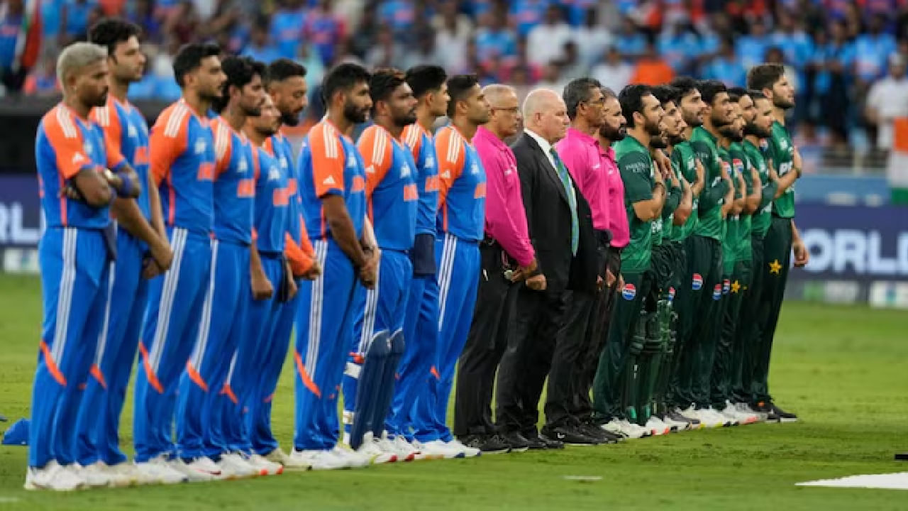 ಅದರಂತೆ ಮುಂಬರುವ ಟಿ20 ವಿಶ್ವಕಪ್ನಲ್ಲಿ ಭಾರತ ಮತ್ತು ಪಾಕಿಸ್ತಾನ್ ತಂಡಗಳು ಶ್ರೀಲಂಕಾದಲ್ಲಿ ಮುಖಾಮುಖಿಯಾಗಲಿದೆ. ಅಲ್ಲದೆ ಪಾಕಿಸ್ತಾನ್ ತಂಡವು ಫೈನಲ್ಗೆ ತಲುಪಿದರೆ ಮಾರ್ಚ್ 8 ರಂದು ಕೊಲಂಬೊದಲ್ಲಿ ಫೈನಲ್ ಪಂದ್ಯವನ್ನು ಆಯೋಜಿಸಲಾಗುತ್ತದೆ.