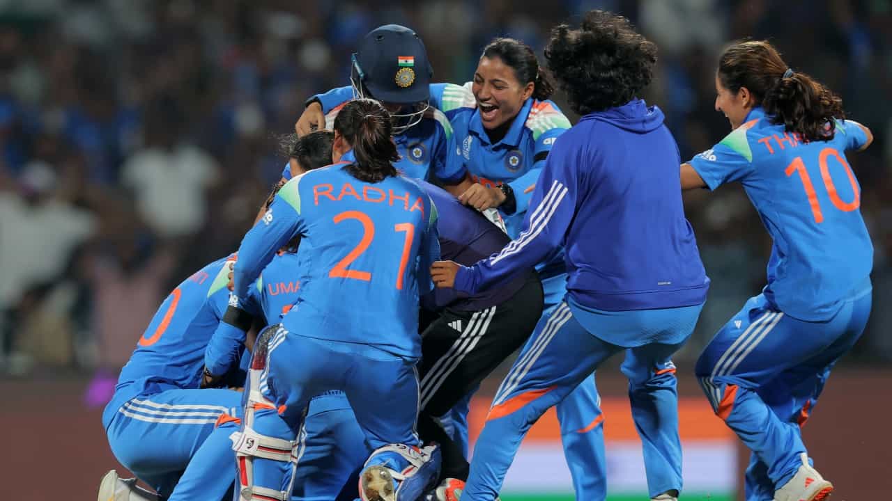 World Cup 2025: ಭಾರತ ವಿಶ್ವಕಪ್ ಗೆದ್ದರೆ ಬಿಸಿಸಿಐನಿಂದ ಸಿಗಲಿದೆ ಶತಕೋಟಿಗೂ ಅಧಿಕ ಮೊತ್ತದ ಬಹುಮಾನ World Cup 2025: ಭಾರತ ವಿಶ್ವಕಪ್ ಗೆದ್ದರೆ ಬಿಸಿಸಿಐನಿಂದ ಸಿಗಲಿದೆ ಶತಕೋಟಿಗೂ ಅಧಿಕ ಮೊತ್ತದ ಬಹುಮಾನ
