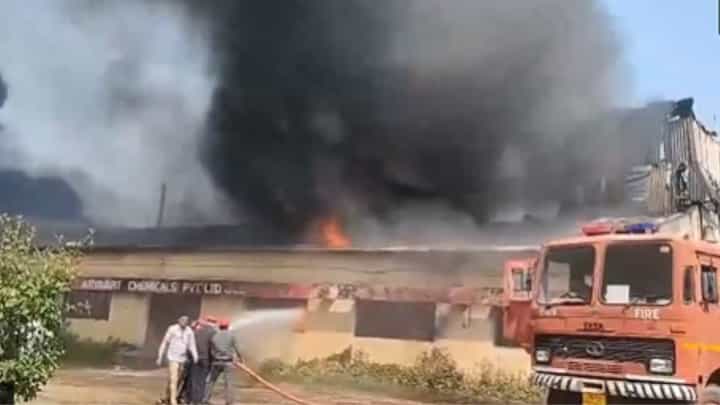 Video: ಮಹಾರಾಷ್ಟ್ರದಲ್ಲಿ ಧಗಧಗನೆ ಹೊತ್ತಿ ಉರಿದ ಕೆಮಿಕಲ್ ಕಾರ್ಖಾನೆ, 12 ಜನರ ರಕ್ಷಣೆ Video: ಮಹಾರಾಷ್ಟ್ರದಲ್ಲಿ ಧಗಧಗನೆ ಹೊತ್ತಿ ಉರಿದ ಕೆಮಿಕಲ್ ಕಾರ್ಖಾನೆ, 12 ಜನರ ರಕ್ಷಣೆ