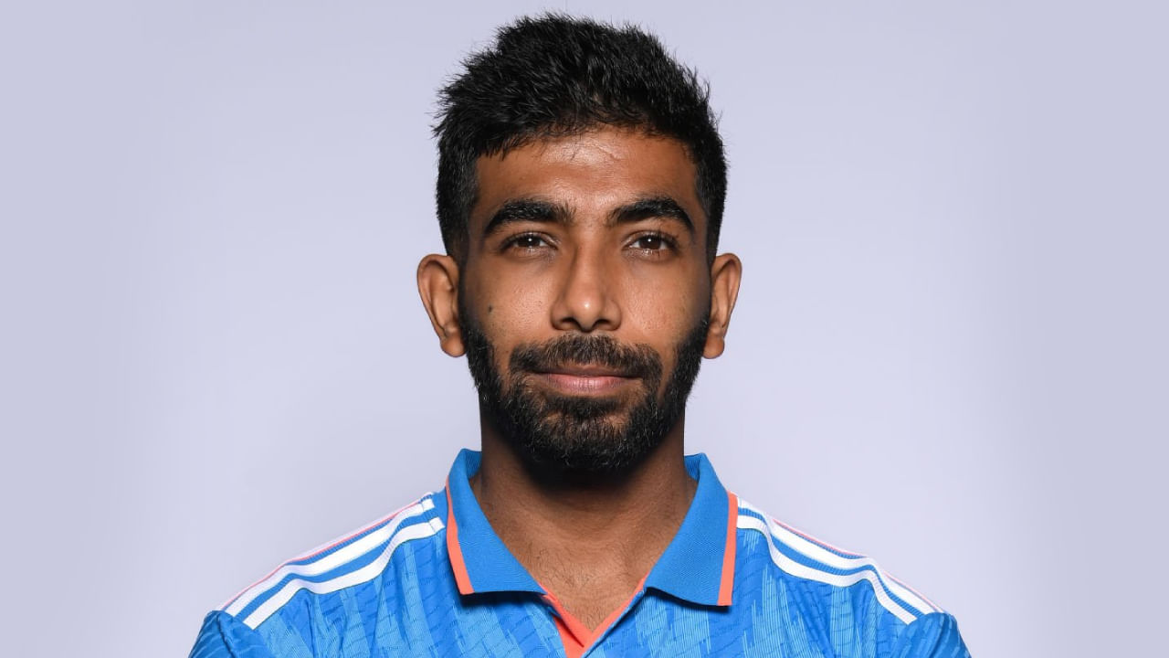 ಜಸ್​​​ಪ್ರೀತ್ ಬುಮ್ರಾ: ಟೀಮ್ ಇಂಡಿಯಾ ವೇಗಿ ಜಸ್​​ಪ್ರೀತ್ ಬುಮ್ರಾ ಅವರನ್ನು ಸೌತ್ ಆಫ್ರಿಕಾ ವಿರುದ್ಧದ ಏಕದಿನ ಸರಣಿಗೆ ಆಯ್ಕೆ ಮಾಡಲಾಗಿಲ್ಲ. ಮುಂಬರುವ ಟಿ20 ವಿಶ್ವಕಪ್​ ಹಿನ್ನಲೆಯಲ್ಲಿ ಬುಮ್ರಾಗೆ ವಿಶ್ರಾಂತಿ ನೀಡಲಾಗಿದ್ದು, ಹೀಗಾಗಿ ಮುಂಬರುವ ಏಕದಿನ ಪಂದ್ಯಗಳಲ್ಲಿ ಅವರು ಕಾಣಿಸಿಕೊಳ್ಳುವುದಿಲ್ಲ.