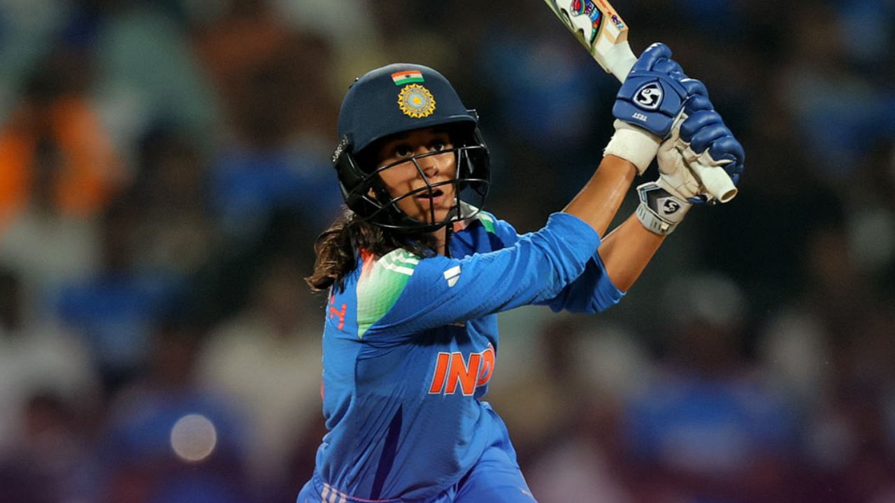 ಸೆಮಿಫೈನಲ್ನಲ್ಲಿ ಆಸ್ಟ್ರೇಲಿಯಾ ವಿರುದ್ಧ ಅಜೇಯ ಶತಕ ಬಾರಿಸಿದ್ದ ಜೆಮಿಮಾ ರೊಡ್ರಿಗ್ಸ್ ಟಾಪ್ 10 ಪಟ್ಟಿಗೆ ಪ್ರವೇಶಿಸಿದ್ದು, 10 ನೇ ಸ್ಥಾನದಲ್ಲಿದ್ದಾರೆ. ಬೌಲರ್ಗಳಲ್ಲಿ, ದಕ್ಷಿಣ ಆಫ್ರಿಕಾದ ಮರಿಜಾನ್ನೆ ಕಪ್ಪ್ ಇಬ್ಬರು ಆಟಗಾರ್ತಿಯರನ್ನು ಹಿಂದಿಕ್ಕಿ 2 ನೇ ಸ್ಥಾನವನ್ನು ತಲುಪಿದ್ದಾರೆ, ಇಂಗ್ಲೆಂಡ್ನ ಎಕ್ಲೆಸ್ಟೋನ್ ಅಗ್ರಸ್ಥಾನದಲ್ಲಿದ್ದಾರೆ. ಭಾರತದ ದೀಪ್ತಿ ಶರ್ಮಾ 5 ನೇ ಸ್ಥಾನದಲ್ಲಿದ್ದಾರೆ. ಇದರೊಂದಿಗೆ ಆಲ್ರೌಂಡರ್ಗಳ ಶ್ರೇಯಾಂಕದಲ್ಲಿ ಶರ್ಮಾ ಒಂದು ಸ್ಥಾನ ಮೇಲಕ್ಕೇರಿ ನಾಲ್ಕನೇ ಸ್ಥಾನಕ್ಕೆ ತಲುಪಿದ್ದಾರೆ, ಆಶ್ಲೀ ಗಾರ್ಡ್ನರ್ 1 ನೇ ಸ್ಥಾನದಲ್ಲಿದ್ದಾರೆ.