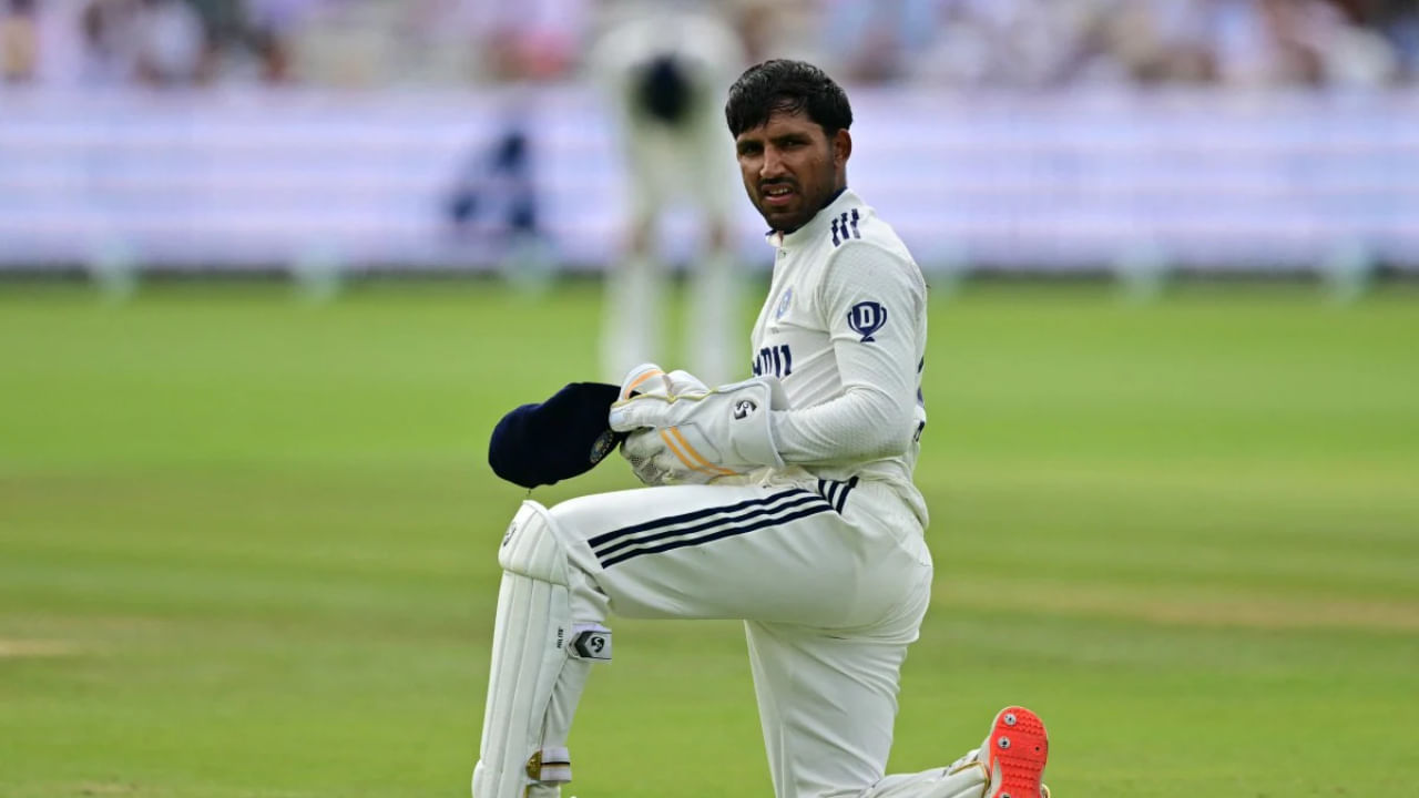 ಅವರ ಈ ಅದ್ಭುತ ಪ್ರದರ್ಶನವನ್ನು ಗಮನಿಸಿದರೆ, ನವೆಂಬರ್ 14 ರಿಂದ ಕೋಲ್ಕತ್ತಾದಲ್ಲಿ ನಡೆಯಲಿರುವ ದಕ್ಷಿಣ ಆಫ್ರಿಕಾ ವಿರುದ್ಧದ ಮೊದಲ ಟೆಸ್ಟ್‌ನಲ್ಲಿ ಅವರು ಆಡುವುದು ಬಹುತೇಕ ಖಚಿತವೆಂದು ಪರಿಗಣಿಸಲಾಗಿದೆ. ಈ ಮೊದಲು ಪಂತ್ ಆಗಮನದಿಂದ, ಜುರೆಲ್ ವಿಕೆಟ್‌ಕೀಪರ್ ಬ್ಯಾಟ್ಸ್‌ಮನ್ ಸ್ಥಾನವನ್ನು ಬಿಟ್ಟುಕೊಡಬೇಕಾಗುತ್ತದೆ. ಇದರಿಂದ ಅವರಿಗೆ ಮುಂದಿನ ಸರಣಿಯಲ್ಲಿ ಆಡುವುದು ಅನುಮಾನ ಎನ್ನಲಾಗುತಿತ್ತು.