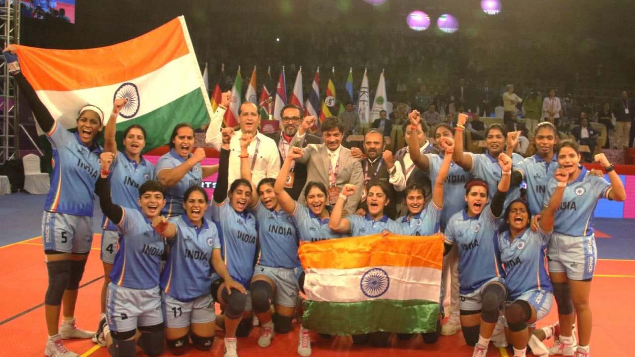 ಹೆಣ್ಮಕ್ಳೆ ಸ್ಟ್ರಾಂಗು ಗುರು: ಸತತ 2ನೇ ಬಾರಿ ಕಬಡ್ಡಿಯಲ್ಲಿ ವಿಶ್ವಕಪ್ ಗೆದ್ದ ಭಾರತೀಯ ನಾರಿಯರು ಹೆಣ್ಮಕ್ಳೆ ಸ್ಟ್ರಾಂಗು ಗುರು: ಸತತ 2ನೇ ಬಾರಿ ಕಬಡ್ಡಿಯಲ್ಲಿ ವಿಶ್ವಕಪ್ ಗೆದ್ದ ಭಾರತೀಯ ನಾರಿಯರು