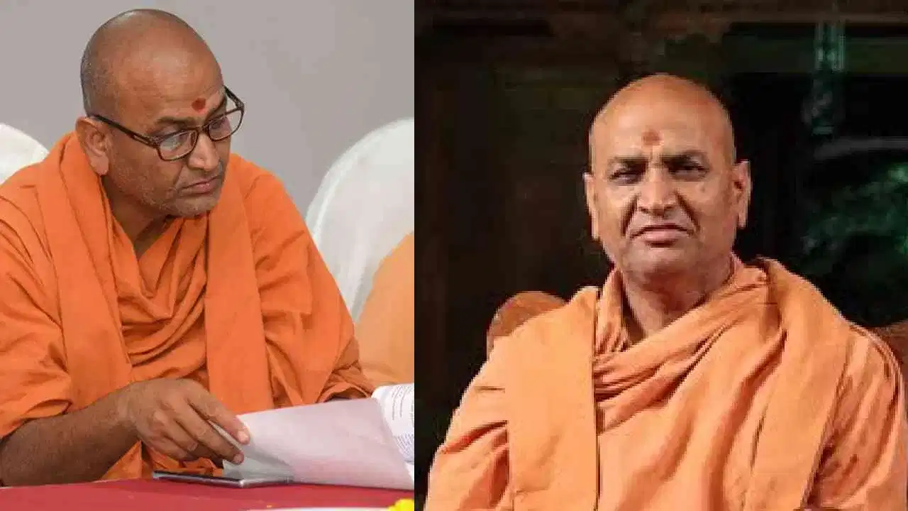 ವಿಜಯಪುರ, ಬಾಗಲಕೋಟೆ ಆಯ್ತು ಈಗ ಕನ್ನೇರಿ ಶ್ರೀಗೆ ಧಾರವಾಡ ಜಿಲ್ಲೆ ಪ್ರವೇಶಕ್ಕೂ ನಿರ್ಬಂಧ ವಿಜಯಪುರ, ಬಾಗಲಕೋಟೆ ಆಯ್ತು ಈಗ ಕನ್ನೇರಿ ಶ್ರೀಗೆ ಧಾರವಾಡ ಜಿಲ್ಲೆ ಪ್ರವೇಶಕ್ಕೂ ನಿರ್ಬಂಧ