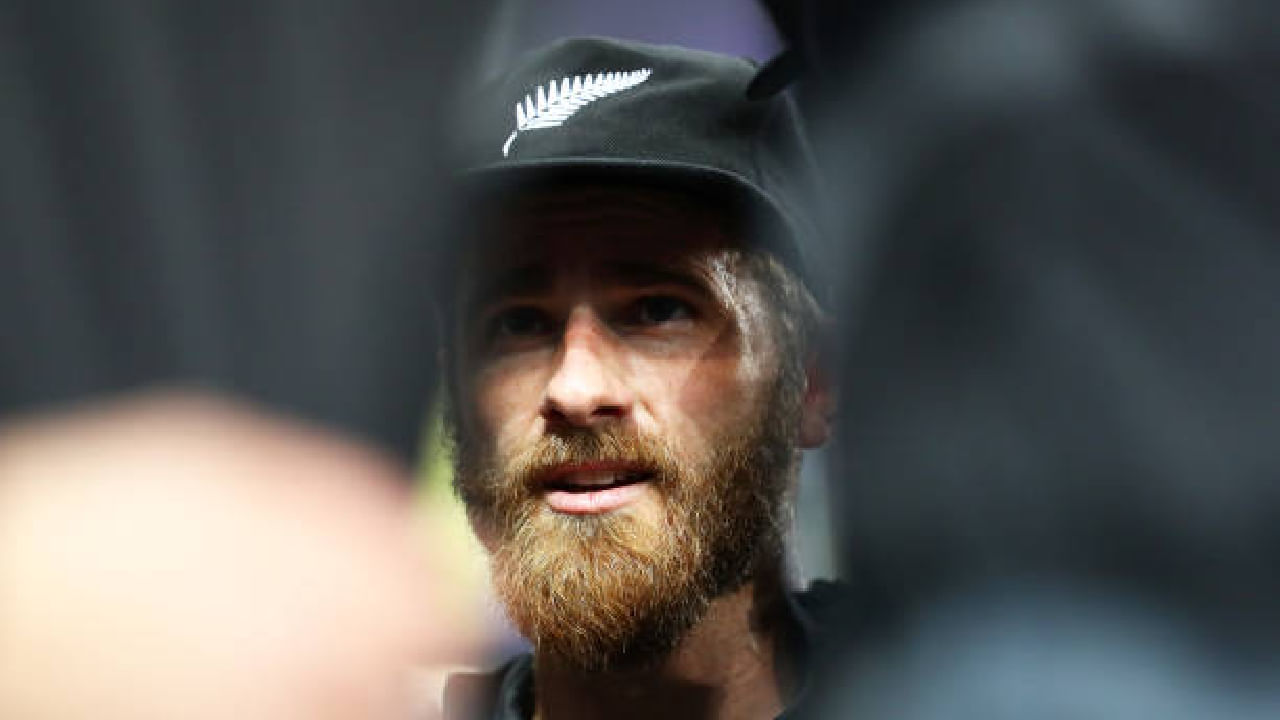 ನ್ಯೂಝಿಲೆಂಡ್ ತಂಡದ ಸ್ಟಾರ್ ಬ್ಯಾಟರ್ ಕೇನ್ ವಿಲಿಯಮ್ಸನ್ (Kane Williamson) ಟಿ20 ಅಂತಾರಾಷ್ಟ್ರೀಯ ಕ್ರಿಕೆಟ್ಗೆ ವಿದಾಯ ಹೇಳಿದ್ದಾರೆ. ಇಂಗ್ಲೆಂಡ್ ವಿರುದ್ಧದ ಏಕದಿನ ಸರಣಿ ಮುಕ್ತಾಯದ ಬೆನ್ನಲ್ಲೇ ವಿಲಿಯಮ್ಸನ್ ತನ್ನ ನಿವೃತ್ತಿಯನ್ನು ಘೋಷಿಸಿಕೊಂಡಿದ್ದಾರೆ.