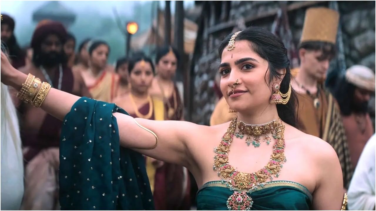 ‘ಕಾಂತಾರ: ಚಾಪ್ಟರ್ 1’ ಸಿನಿಮಾ ರಿಲೀಸ್ ಆದ 30 ದಿನಕ್ಕೆ ಒಟಿಟಿಗೆ ಕಾಲಿಟ್ಟಿದೆ. ಅಮೇಜಾನ್ ಪ್ರೈಮ್ ವಿಡಿಯೋ ಮೂಲಕ ಸಿನಿಮಾ ಪ್ರಸಾರ ಕಾಣುತ್ತಾ ಇದೆ. ಒಟಿಟಿಯಲ್ಲೂ ಈ ಸಿನಿಮಾ ಭರ್ಜರಿ ಮೆಚ್ಚುಗೆ ಪಡೆಯುತ್ತಿದೆ.