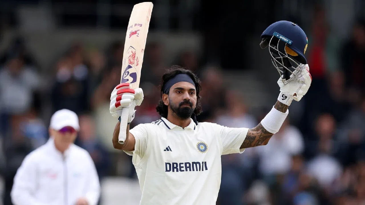 ವಿಶೇಷ ಎಂದರೆ ಈ ಸಾಧನೆ ಮಾಡಲು ಕೆಎಲ್ ರಾಹುಲ್ ತೆಗೆದುಕೊಂಡಿರುವುದು ಬರೋಬ್ಬರಿ 3977 ದಿನಗಳು. ಅಂದರೆ ಟೆಸ್ಟ್ ಕ್ರಿಕೆಟ್​ಗೆ ಪಾದಾರ್ಪಣೆ ಮಾಡಿ 3977 ದಿನಗಳ ಬಳಿಕ 4 ಸಾವಿರ ರನ್​ಗಳನ್ನು ಪೂರೈಸಿದ್ದಾರೆ. ಈ ಮೂಲಕ 4000 ರನ್​​ಗಳಿಸಲು ದೀರ್ಘಾವಧಿ ಸಮಯ ತೆಗೆದುಕೊಂಡ ಭಾರತದ 2ನೇ ಬ್ಯಾಟರ್ ಎನಿಸಿಕೊಂಡಿದ್ದಾರೆ.