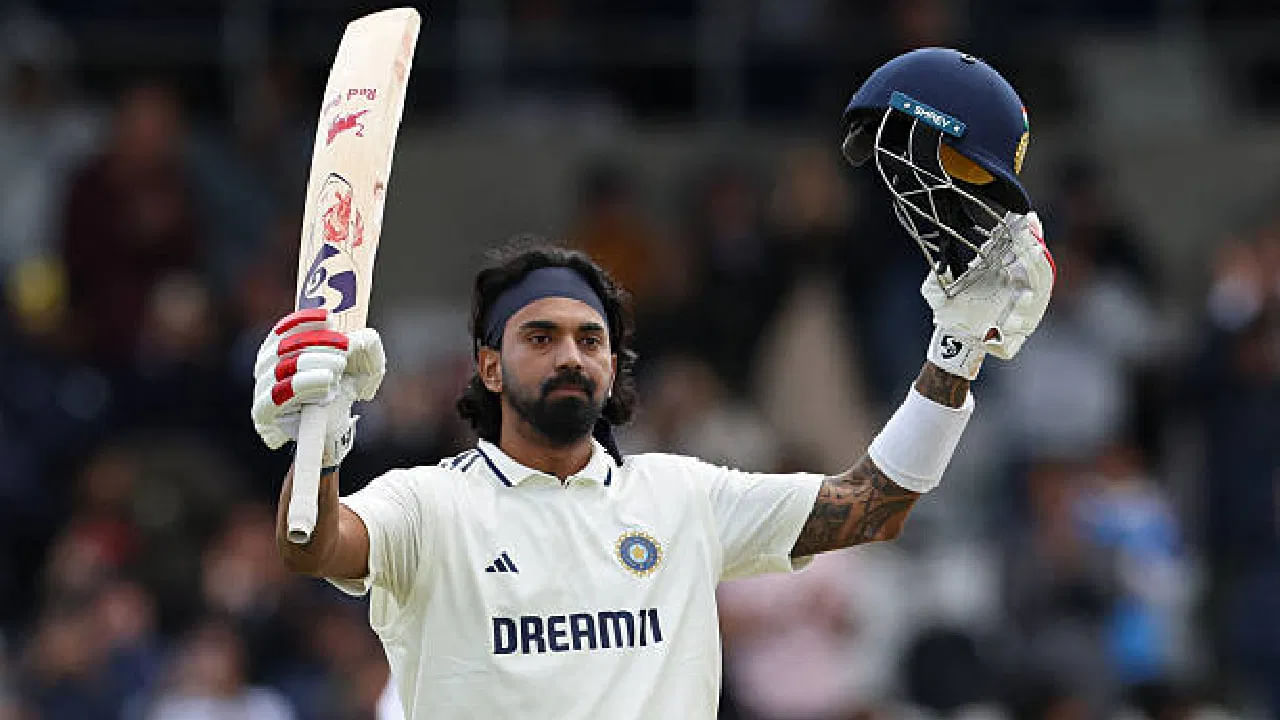 ಕೆಎಲ್ ರಾಹುಲ್ (KL Rahul) ಟೆಸ್ಟ್ ಕೆರಿಯರ್ ಶುರು ಮಾಡಿ ಬರೋಬ್ಬರಿ 11 ವರ್ಷಗಳಾಗಿವೆ. ಈ ಹನ್ನೊಂದು ವರ್ಷಗಳಲ್ಲಿ ಕೆಎಲ್​ಆರ್ ಆಡಿರುವುದು ಕೇವಲ 66 ಪಂದ್ಯಗಳನ್ನು ಮಾತ್ರ. ಇದೀಗ ಆರವತ್ತಾರು ಮ್ಯಾಚ್​ಗಳ ಮೂಲಕ ವಿಶೇಷ ಮೈಲುಗಲ್ಲು ಮುಟ್ಟಿದ್ದಾರೆ.