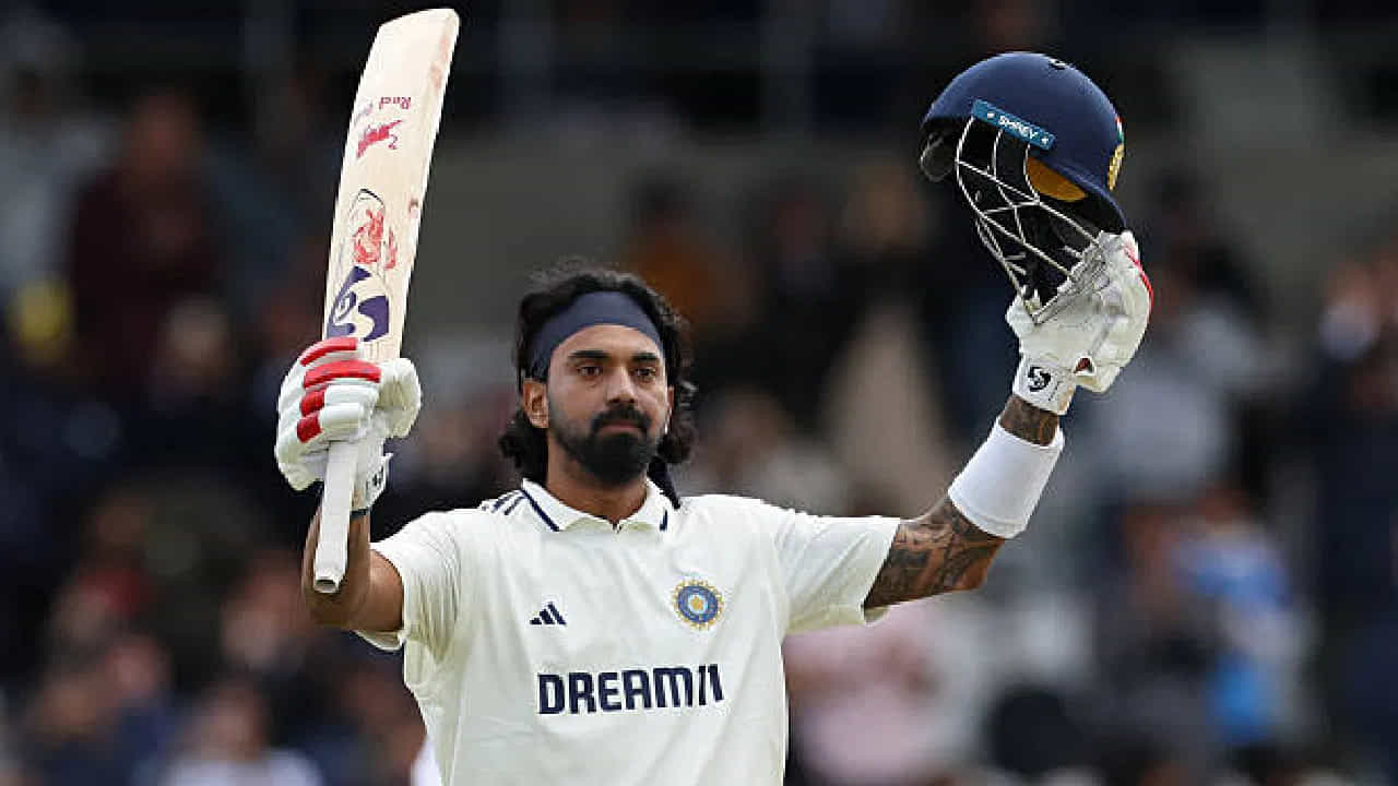 ಕೆಎಲ್ ರಾಹುಲ್ (KL Rahul) ಟೆಸ್ಟ್ ಕೆರಿಯರ್ ಶುರು ಮಾಡಿ ಬರೋಬ್ಬರಿ 11 ವರ್ಷಗಳಾಗಿವೆ. ಈ ಹನ್ನೊಂದು ವರ್ಷಗಳಲ್ಲಿ ಕೆಎಲ್ಆರ್ ಆಡಿರುವುದು ಕೇವಲ 66 ಪಂದ್ಯಗಳನ್ನು ಮಾತ್ರ. ಇದೀಗ ಆರವತ್ತಾರು ಮ್ಯಾಚ್ಗಳ ಮೂಲಕ ವಿಶೇಷ ಮೈಲುಗಲ್ಲು ಮುಟ್ಟಿದ್ದಾರೆ.