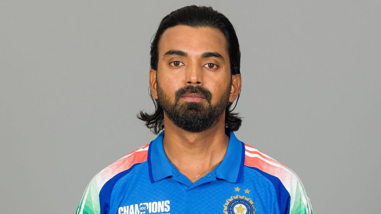 ಕೆಎಲ್ ರಾಹುಲ್ ಈ ಹಿಂದೆ ಭಾರತ ತಂಡವನ್ನು 12 ಏಕದಿನ ಪಂದ್ಯಗಳಲ್ಲಿ ಮುನ್ನಡೆಸಿದ ಅನುಭವ ಹೊಂದಿದ್ದಾರೆ. ಅಲ್ಲದೆ ರಾಹುಲ್ ಸಾರಥ್ಯದಲ್ಲಿ ಭಾರತ ತಂಡ 8 ಮ್ಯಾಚ್​​​ಗಳಲ್ಲಿ ಜಯ ಸಾಧಿಸಿದೆ. ಹೀಗಾಗಿ ಅವರನ್ನು ನಾಯಕನನ್ನಾಗಿ ಮಾಡಲು ಆಯ್ಕೆ ಸಮಿತಿ ನಿರ್ಧರಿಸಿದೆ ಎಂದು ವರದಿಯಾಗಿದೆ.