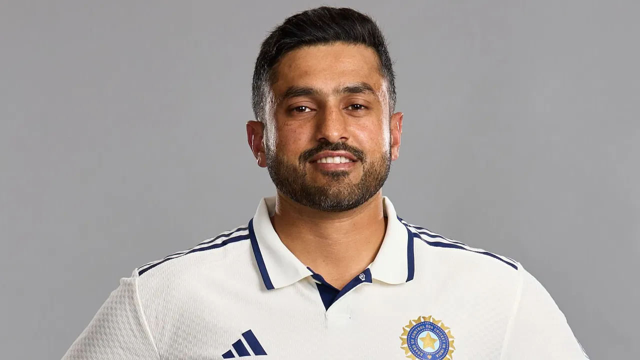 ಹಾಗೆಯೇ ಇಂಗ್ಲೆಂಡ್ ವಿರುದ್ಧದ ಸರಣಿಯಲ್ಲಿ ಕಣಕ್ಕಿಳಿದಿದ್ದ ಕರುಣ್ ನಾಯರ್ ನಿರೀಕ್ಷಿತ ಪ್ರದರ್ಶನ ನೀಡಿರಲಿಲ್ಲ. ಹೀಗಾಗಿ ಅವರನ್ನು ವೆಸ್ಟ್ ಇಂಡೀಸ್ ವಿರುದ್ಧದ ಸರಣಿಯಿಂದ ಹೊರಗಿಡಲಾಗಿತ್ತು. ಇದಾಗ್ಯೂ ಪ್ರಸ್ತುತ ನಡೆಯುತ್ತಿರುವ ರಣಜಿ ಟೂರ್ನಿಯಲ್ಲಿ ಭರ್ಜರಿ ಪ್ರದರ್ಶನ ನೀಡಿದ್ದ ಕಾರಣ ಅವರು ಮತ್ತೆ ಸ್ಥಾನ ಪಡೆಯುವ ನಿರೀಕ್ಷೆಯಲ್ಲಿದ್ದರು. ಆದರೆ ಸೌತ್ ಆಫ್ರಿಕಾ ವಿರುದ್ಧದ ಸರಣಿಯಿಂದಲೂ ಅವರನ್ನು ಕೈ ಬಿಡಲಾಗಿದೆ.