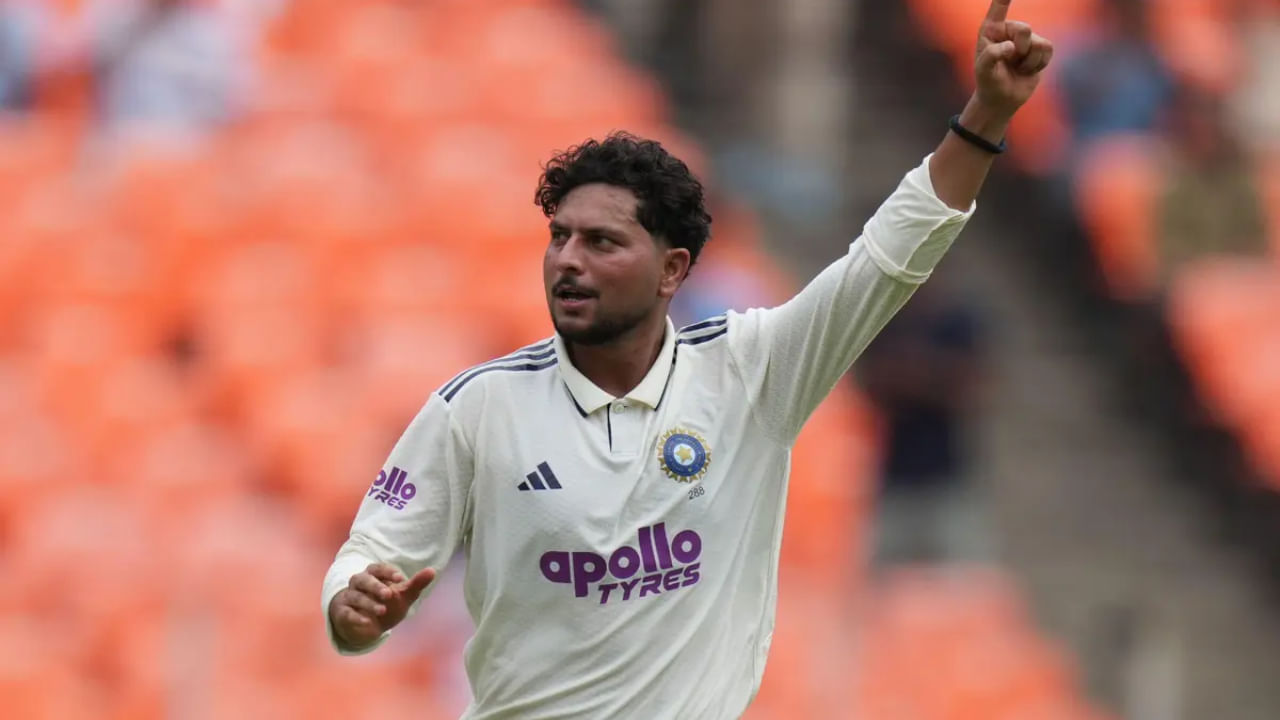 ಟೈಮ್ಸ್ ಆಫ್ ಇಂಡಿಯಾ ವರದಿ ಪ್ರಕಾರ, ಕುಲ್ದೀಪ್ ಯಾದವ್ ನವೆಂಬರ್ ಕೊನೆಯ ವಾರದಲ್ಲಿ ರಜೆ ಕೋರಿದ್ದಾರೆ. ಹೀಗಾಗಿ ದಕ್ಷಿಣ ಆಫ್ರಿಕಾ ವಿರುದ್ಧ ಗುವಾಹಟಿಯಲ್ಲಿ ನಡೆಯಲಿರುವ ಎರಡನೇ ಟೆಸ್ಟ್ ಪಂದ್ಯವನ್ನು ಅವರು ತಪ್ಪಿಸಿಕೊಳ್ಳುವ ಸಾಧ್ಯತೆ ಇದೆ. ಗುವಾಹಟಿ ಟೆಸ್ಟ್ ನವೆಂಬರ್ 22 ರಂದು ಆರಂಭವಾಗಲಿದೆ. ಕುಲ್ದೀಪ್ ಅವರ ರಜೆ ಕೋರಿಕೆಗೆ ಬಿಸಿಸಿಐ ಯಾವ ಪ್ರತಿಕ್ರಿಯೆ ನೀಡುತ್ತದೆ ಎಂಬುದನ್ನು ಕಾದು ನೋಡಬೇಕಾಗಿದೆ.