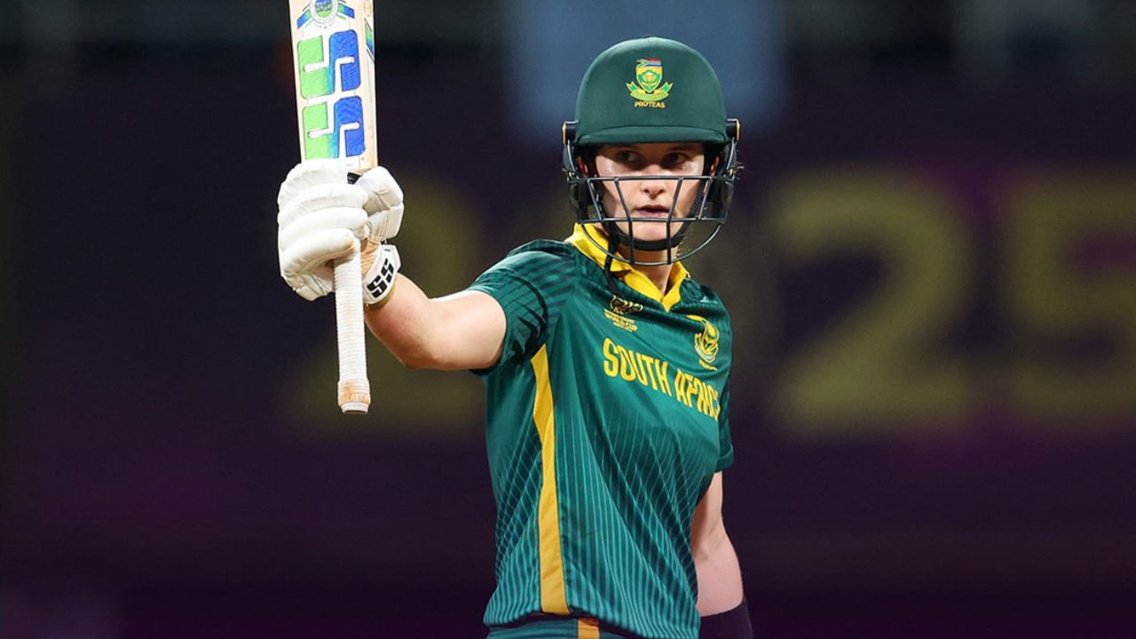 ಮಹಿಳಾ ವಿಶ್ವಕಪ್ನಲ್ಲಿ ಅತಿ ಹೆಚ್ಚು ರನ್ ಗಳಿಸಿದ ಆಟಗಾರ್ತಿ ಎನಿಸಿಕೊಂಡಿದ್ದ ಲೌರಾ ವೋಲ್ವಾರ್ಡ್ಟ್ ಇಡೀ ಟೂರ್ನಿಯಲ್ಲಿ 571 ರನ್ ಬಾರಿಸಿದ್ದರು. ಇದರ ಫಲವಾಗಿ ಅವರಿಗೆ ವಿಶ್ವದ ನಂ. 1 ಏಕದಿನ ಬ್ಯಾಟರ್ ಪಟ್ಟ ಸಿಕ್ಕಿದೆ. ಇದರ ಜೊತೆಗೆ ತಮ್ಮ ವೃತ್ತಿಜೀವನದ ಅತ್ಯುತ್ತಮ ರೇಟಿಂಗ್ (814) ಪಡೆದುಕೊಂಡಿರುವ ವೋಲ್ವಾರ್ಡ್ ಇತರ ಇಬ್ಬರು ಬ್ಯಾಟರ್ಗಳನ್ನು ಹಿಂದಿಕ್ಕಿ ಅಗ್ರ ಸ್ಥಾನವನ್ನು ಅಲಂಕರಿಸಿದ್ದಾರೆ.