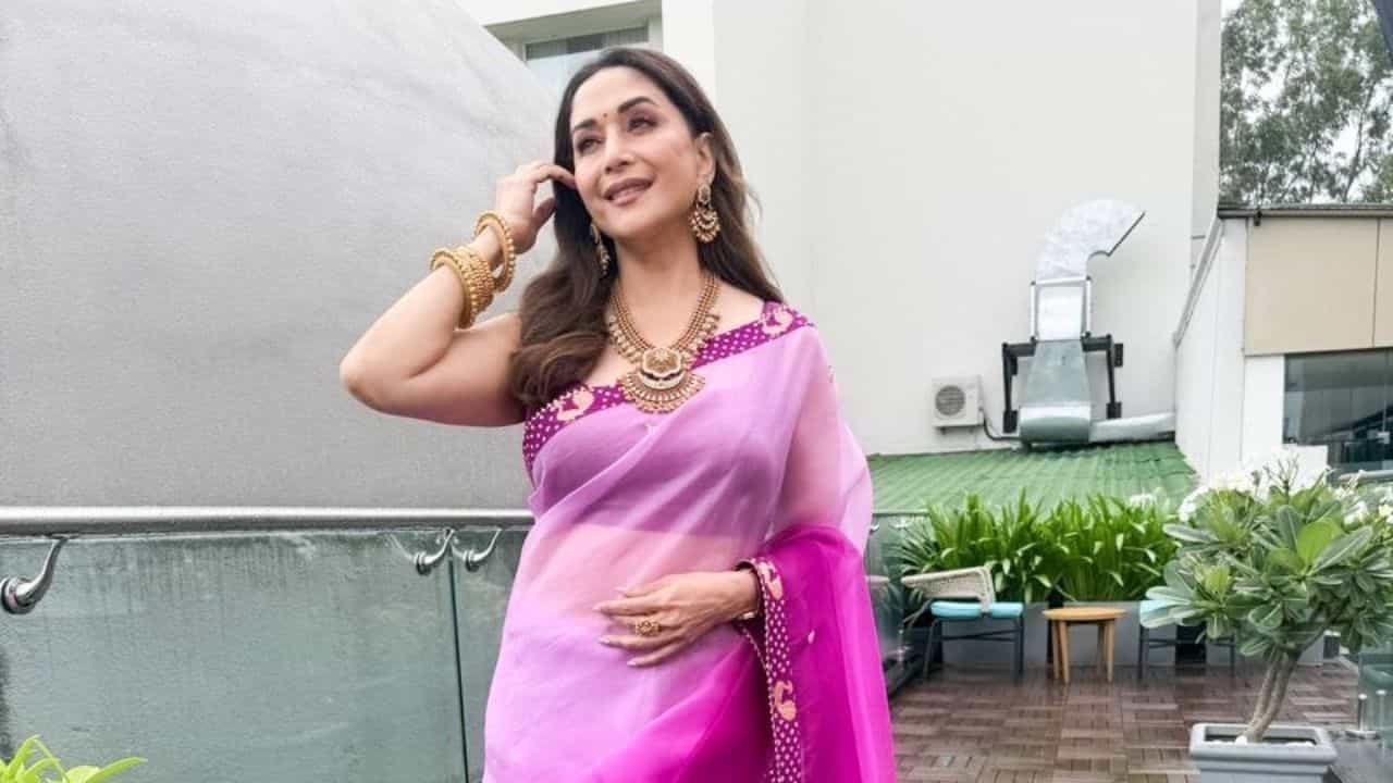 ವಿದೇಶದಲ್ಲಿ ಭಾರತದ ಮನಸ್ಥಿತಿ ತೋರಿದ ಮಾಧುರಿ ದೀಕ್ಷಿತ್; ಸಖತ್ ಟ್ರೋಲ್ ವಿದೇಶದಲ್ಲಿ ಭಾರತದ ಮನಸ್ಥಿತಿ ತೋರಿದ ಮಾಧುರಿ ದೀಕ್ಷಿತ್; ಸಖತ್ ಟ್ರೋಲ್