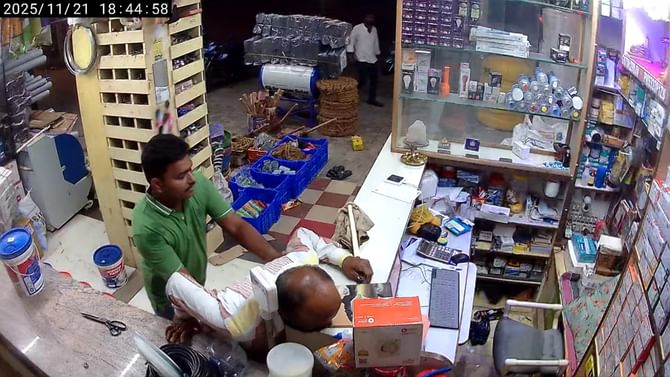 ನೋಡ ನೋಡ್ತಿದ್ದಂತೆಯೇ ಹೃದಯಾಘಾತದಿಂದ ಕುಸಿದುಬಿದ್ದು ವ್ಯಕ್ತಿ ಸಾವು