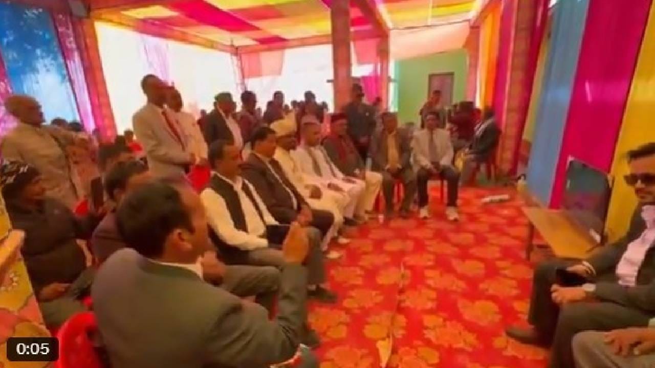 Video: ದಿಬ್ಬಣ ಹೊರಡುವ ಮುನ್ನ ಪ್ರಧಾನಿ ಮೋದಿಯ ಮನ್​ ಕಿ ಬಾತ್ ನೋಡುತ್ತಾ ಕುಳಿತ ವರ