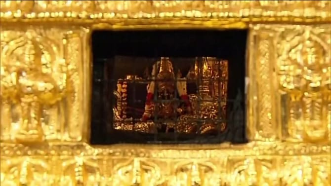 ಕನಕನ ಕಿಂಡಿ ಸ್ವರ್ಣ ಕವಚ ಲೋಕಾರ್ಪಣೆ ಮಾಡಿದ ನಮೋ