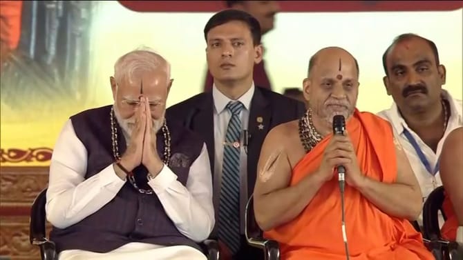 ಮೋದಿ ಧರ್ಮ ಕಾರ್ಯಕ್ಕೆ ಶ್ಲಾಘನೆ: ವಿಶೇಷ ಬಿರುದು ನೀಡಿದ ಪುತ್ತಿಗೆ ಶ್ರೀ