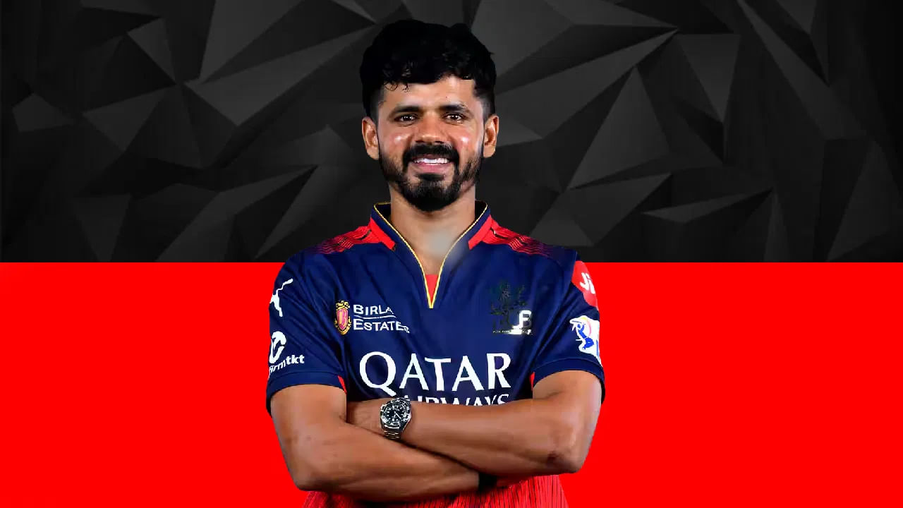 ಮೋಹಿತ್ ರಾಥಿ: ಆರ್ಸಿಬಿ ತಂಡದಲ್ಲಿರುವ ಯುವ ಆಲ್ರೌಂಡರ್ ಮೋಹಿತ್ ರಾಥಿ ಕೂಡ ಈ ಬಾರಿ ಒಂದೇ ಒಂದು ಪಂದ್ಯದಲ್ಲಿ ಕಣಕ್ಕಿಳಿದಿರಲಿಲ್ಲ. ಅತ್ತ ಇಂಪ್ಯಾಕ್ಟ್ ಸಬ್ ಪಟ್ಟಿಯಲ್ಲೂ ಮೋಹಿತ್ಗೆ ಸ್ಥಾನ ಲಭಿಸಿಲ್ಲ ಎಂಬುದು ಇಲ್ಲಿ ಉಲ್ಲೇಖಾರ್ಹ. ಹೀಗಾಗಿ ಅವರನ್ನು ಸಹ ತಂಡದಿಂದ ಕೈ ಬಿಟ್ಟಿದ್ದಾರೆ.