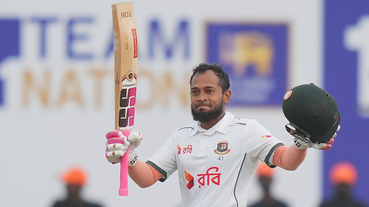 ಇದರೊಂದಿಗೆ ನೂರನೇ ಟೆಸ್ಟ್​ನಲ್ಲಿ ಶತಕ ಬಾರಿಸಿದ ಬಾಂಗ್ಲಾದೇಶದ ಮೊದಲ ಬ್ಯಾಟರ್ ಎಂಬ ದಾಖಲೆಯನ್ನು ಮುಶ್ಫಿಕುರ್ ರಹೀಮ್ ತಮ್ಮದಾಗಿಸಿಕೊಂಡಿದ್ದಾರೆ. ಅಲ್ಲದೆ ಈ ಸಾಧನೆ ಮಾಡಿದ ವಿಶ್ವದ 11ನೇ ಬ್ಯಾಟ್ಸ್​ಮನ್ ಎಂಬ ಹೆಗ್ಗಳಿಕೆಗೂ ಪಾತ್ರರಾಗಿದ್ದಾರೆ.
