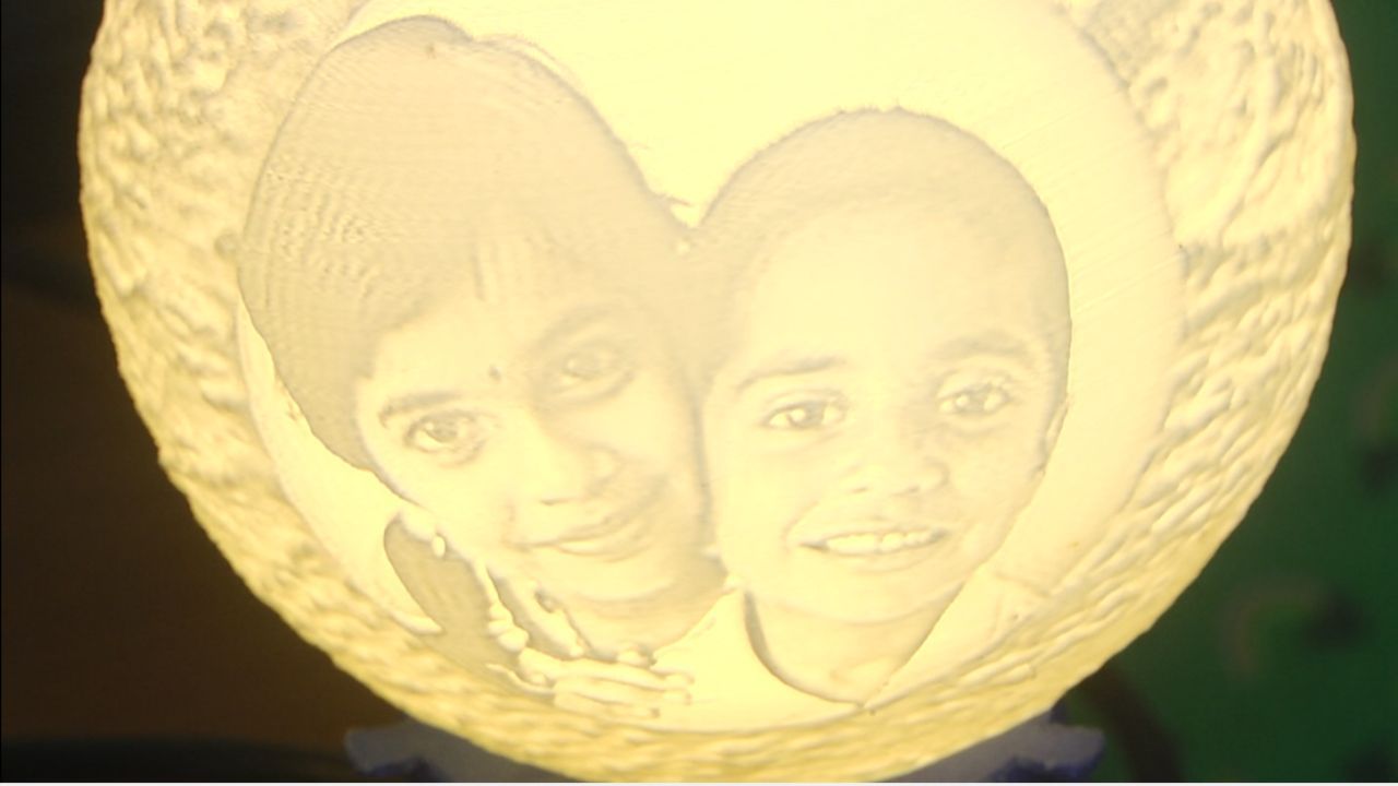 ಸಾಮಾನ್ಯವಾಗಿ ವಿದ್ಯಾರ್ಥಿಗಳು ತಮ್ಮ ನಿತ್ಯದ ಅಭ್ಯಾಸಕ್ಕೆ ಪೂರಕವಾಗಿ ವಿಜ್ಞಾನ ಪ್ರಯೋಗಗಳು, ಸಾಂಸ್ಕೃತಿಕ ಚಟುವಟಿಕೆಗಳು, ಕ್ರೀಡೆ ಸೇರಿದಂತೆ ಪಠ್ಯೇತರ ಚಟುವಟಿಕೆಗಳಲ್ಲಿ ಹೆಚ್ಚು ಆಸಕ್ತಿ ಹೊಂದಿರುತ್ತಾರೆ. ಆದರೆ, ನೀತಿ ಕುಲಕರ್ಣಿ ತಂತ್ರಜ್ಞಾನ ಬಳಸಿಕೊಂಡು ನಿತ್ಯದ ಅಭ್ಯಾಸದ ಜೊತೆಗೆ ಆದಾಯ ಗಳಿಸುತ್ತಿದ್ದಾರೆ.