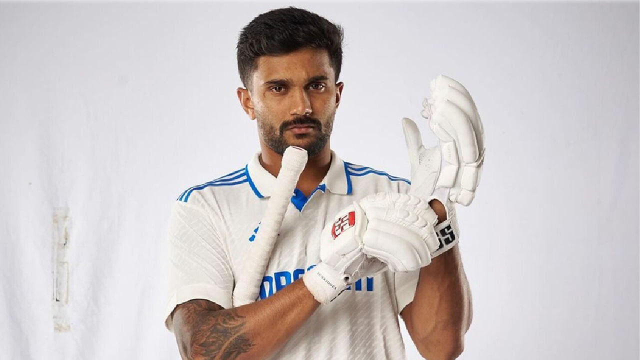 ಕೊಲ್ಕತ್ತಾದ ಈಡನ್ ಗಾರ್ಡನ್ಸ್ ಮೈದಾನದಲ್ಲಿ ನಡೆಯಲಿರುವ ಮೊದಲ ಟೆಸ್ಟ್ ಮ್ಯಾಚ್​ಗೂ ಮುನ್ನ ನಿತೀಶ್ ಕುಮಾರ್ ರೆಡ್ಡಿ ಅವರನ್ನು ತಂಡದಿಂದ ಕೈ ಬಿಟ್ಟಿದ್ದೇಕೆ? ಎಂಬ ಪ್ರಶ್ನೆ ಮೂಡುವುದು ಸಹಜ. ಇದಕ್ಕೆ ಮುಖ್ಯ ಕಾರಣ ಪ್ಲೇಯಿಂಗ್ ಇಲೆವೆನ್​​ನಿಂದ ಹೊರಗಿಟ್ಟಿರುವುದು.