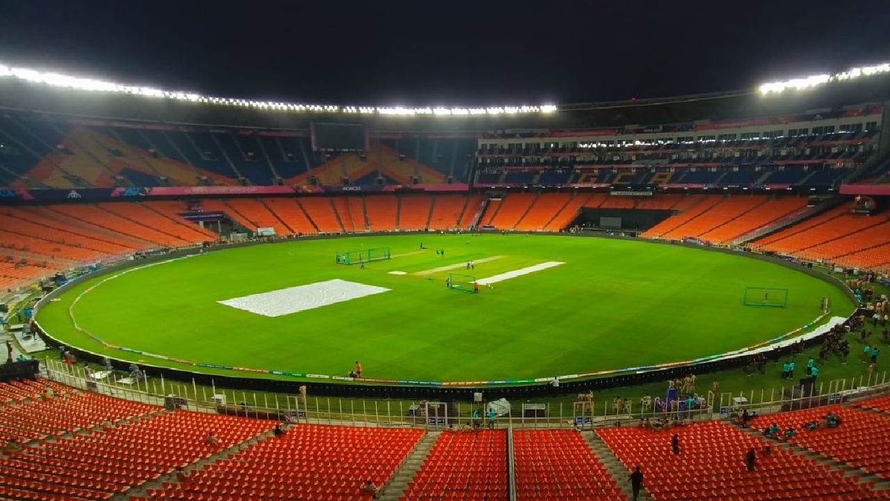 ಇನ್ನು ಫೈನಲ್ ಪಂದ್ಯವು ಮಾರ್ಚ್ 8 ರಂದು ನಡೆಯಲಿದೆ. ಈ ಪಂದ್ಯ ಕೂಡ ಅಹಮದಾಬಾದ್ನ ನರೇಂದ್ರ ಮೋದಿ ಸ್ಟೇಡಿಯಂನಲ್ಲೇ ಆಯೋಜಿಸಲಾಗುತ್ತದೆ. ಒಂದು ವೇಳೆ ಪಾಕಿಸ್ತಾನ್ ತಂಡ ಫೈನಲ್ಗೆ ತಲುಪಿದರೆ ಅಂತಿಮ ಪಂದ್ಯ ಕೊಲಂಬೊದ ಆರ್. ಪ್ರೇಮದಾಸ ಸ್ಟೇಡಿಯಂನಲ್ಲಿ ಜರುಗಲಿದೆ.