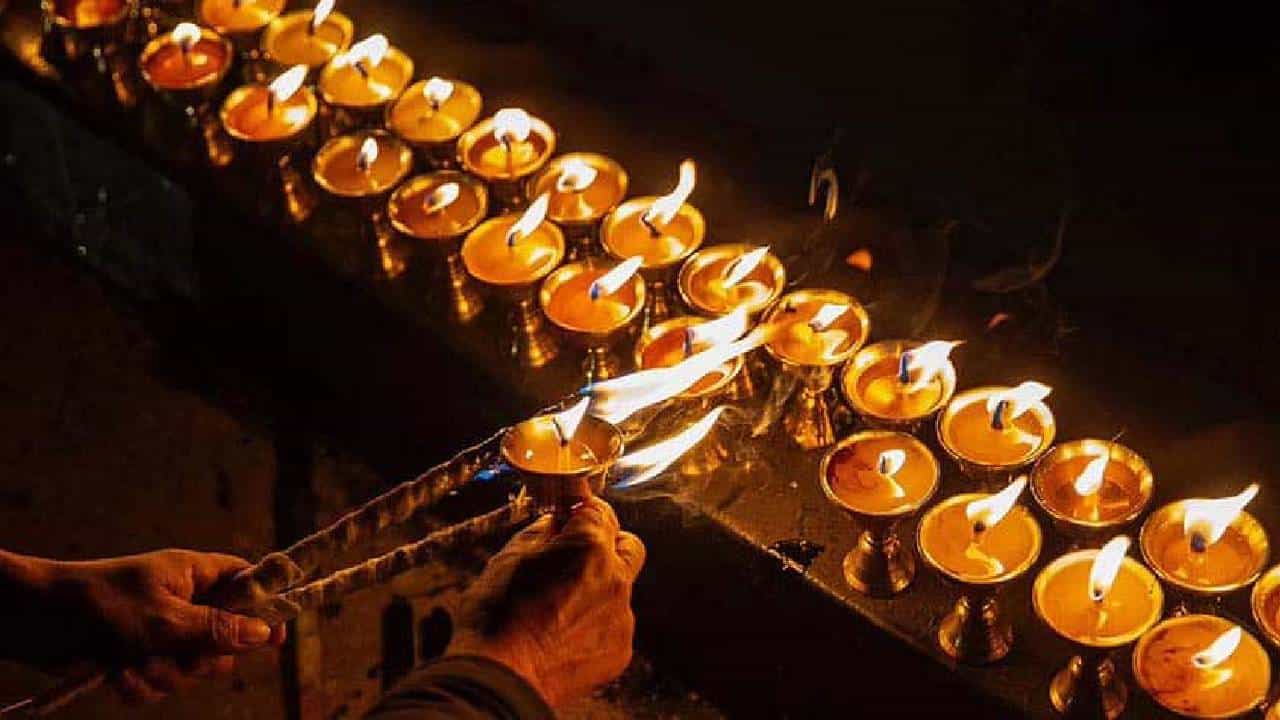 Daily Devotional: ಕಾರ್ತಿಕ ಮಾಸದಲ್ಲಿ ದೀಪದಾನದ ಮಹತ್ವ ಮತ್ತು ಪ್ರಯೋಜನ Daily Devotional: ಕಾರ್ತಿಕ ಮಾಸದಲ್ಲಿ ದೀಪದಾನದ ಮಹತ್ವ ಮತ್ತು ಪ್ರಯೋಜನ