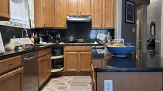 ಪದೇ ಪದೇ ಬಿಸಿನೀರು ಕೇಳಿದ್ದಕ್ಕೆ ವರನನ್ನು ಹುಚ್ಚ ಎಂದ ವಧು: ರಣರಂಗವಾಯಿತು ಮದುವೆ ಮಂಟಪ