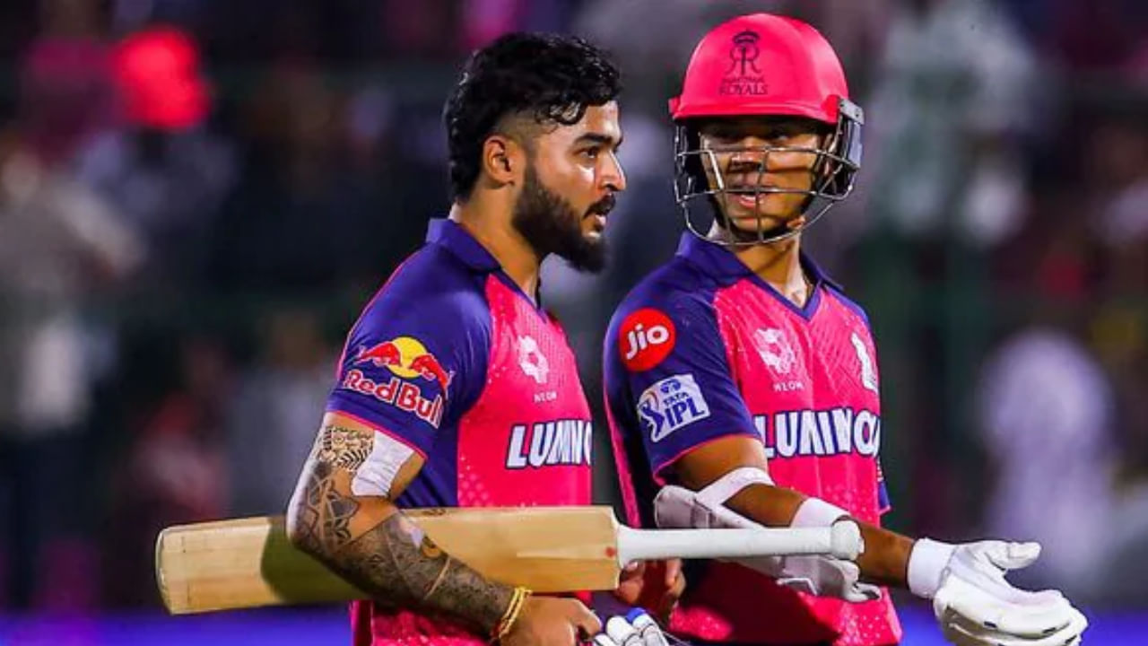 ಈಗ, ಜಡೇಜಾ ಅವರನ್ನು ನಾಯಕನನ್ನಾಗಿ ನೇಮಿಸಿದರೆ, ತಂಡದ ಯುವ ಆಟಗಾರರು ಮತ್ತು ನಾಯಕತ್ವದ ಸಂಭಾವ್ಯ ಸ್ಪರ್ಧಿಗಳಾದ ರಿಯಾನ್ ಪರಾಗ್ ಮತ್ತು ಯಶಸ್ವಿ ಜೈಸ್ವಾಲ್ ಅವರಿಗೆ ಕೊಂಚ ಹಿನ್ನಡೆಯಾಗುವುದಂತೂ ಖಚಿತ. ಕಳೆದ ಆವೃತ್ತಿಯಲ್ಲಿ ರಿಯಾನ್ ಪರಾಗ್ ಕೆಲವು ಪಂದ್ಯಗಳನ್ನು ಮುನ್ನಡೆಸಿದ್ದರೆ, ಸೀಸನ್ ಮುಗಿದ ನಂತರ ಯಶಸ್ವಿ ಜೈಸ್ವಾಲ್ ಹಲವಾರು ಸಂದರ್ಶನಗಳಲ್ಲಿ ನಾಯಕತ್ವದ ಬಯಕೆಯನ್ನು ವ್ಯಕ್ತಪಡಿಸಿದ್ದಾರೆ. ಹೀಗಾಗಿ ಜಡೇಜಾ ಅವರನ್ನು ನಾಯಕನನ್ನಾಗಿ ನೇಮಿಸದಿದ್ದರೆ, ಈ ಇಬ್ಬರಲ್ಲಿ ಒಬ್ಬರು ಜವಾಬ್ದಾರಿಯನ್ನು ವಹಿಸಿಕೊಳ್ಳುವ ಸಾಧ್ಯತೆಯಿದೆ. ಆದಾಗ್ಯೂ, ಅಧಿಕೃತ ಘೋಷಣೆಯಾಗುವವರೆಗೆ, ಎಲ್ಲಾ ಆಯ್ಕೆಗಳು ಮುಕ್ತವಾಗಿರುತ್ತವೆ.