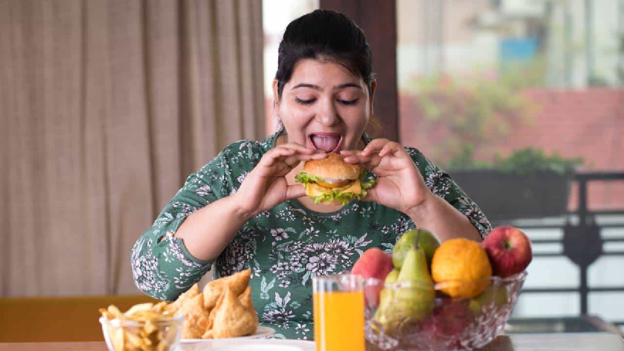Personality Test: ನೀವು ತಿನ್ನುವ ಸ್ಟೈಲ್ನಿಂದ ನೀವೆಂಥಾ ವ್ಯಕ್ತಿ ಎಂಬುದನ್ನು ತಿಳಿಯಬಹುದು Personality Test: ನೀವು ತಿನ್ನುವ ಸ್ಟೈಲ್ನಿಂದ ನೀವೆಂಥಾ ವ್ಯಕ್ತಿ ಎಂಬುದನ್ನು ತಿಳಿಯಬಹುದು