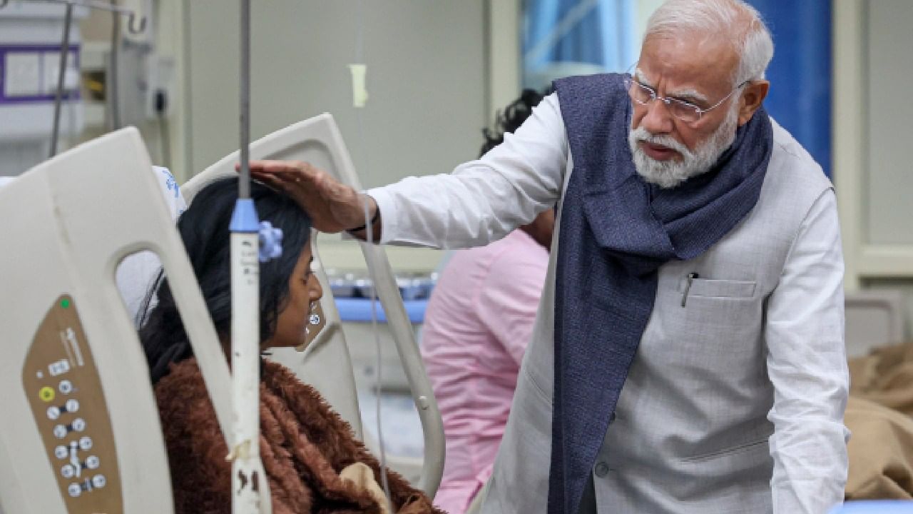 ಉಮರ್ ಅವರ ಕಾರು ದೆಹಲಿಗೆ ಪ್ರವೇಶಿಸುವ ಮೊದಲು ಮುಂಬೈ ಎಕ್ಸ್‌ಪ್ರೆಸ್‌ವೇ ಮತ್ತು ಕುಂಡ್ಲಿ-ಮನೇಸರ್-ಪಲ್ವಾಲ್ (ಕೆಎಂಪಿ) ಎಕ್ಸ್‌ಪ್ರೆಸ್‌ವೇಯಲ್ಲಿ ಪತ್ತೆಯಾಗಿದೆ ಎಂದು ತನಿಖೆಗಳು ಬಹಿರಂಗಪಡಿಸಿವೆ. ಅದರೊಂದಿಗೆ ಬಂದಿರಬಹುದಾದ ಇತರೆ ವಾಹನಗಳನ್ನು ಗುರುತಿಸಲು ಭದ್ರತಾ ಸಂಸ್ಥೆಗಳು ಸಿಸಿಟಿವಿ ದೃಶ್ಯಾವಳಿಗಳನ್ನು ಪರಿಶೀಲಿಸುತ್ತಿವೆ.
