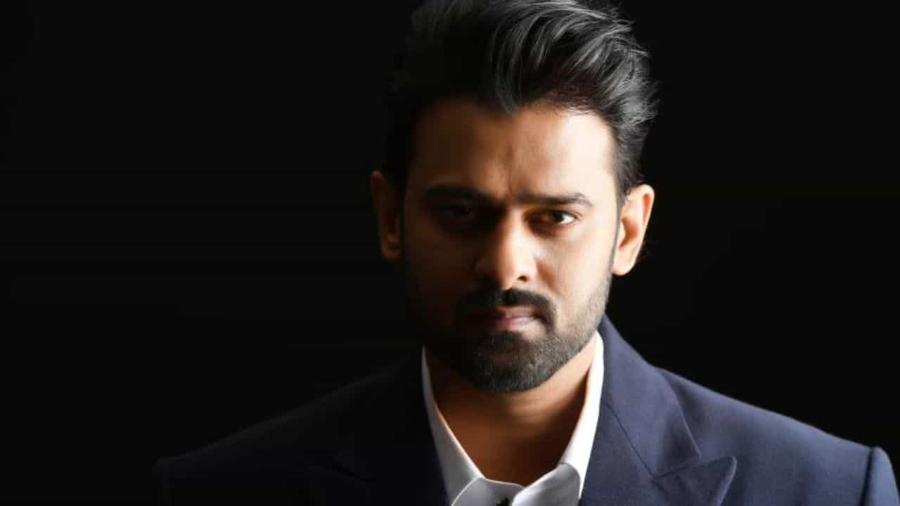 ಪ್ರಭಾಸ್ಗೆ ಮೊದಲ ಅವಕಾಶ ಕೊಟ್ಟಿದ್ದು ಒಬ್ಬ ಕನ್ನಡಿಗ, ಆಗ ಸಂಭಾವನೆ ಎಷ್ಟು ಗೊತ್ತೆ? ಪ್ರಭಾಸ್ಗೆ ಮೊದಲ ಅವಕಾಶ ಕೊಟ್ಟಿದ್ದು ಒಬ್ಬ ಕನ್ನಡಿಗ, ಆಗ ಸಂಭಾವನೆ ಎಷ್ಟು ಗೊತ್ತೆ?