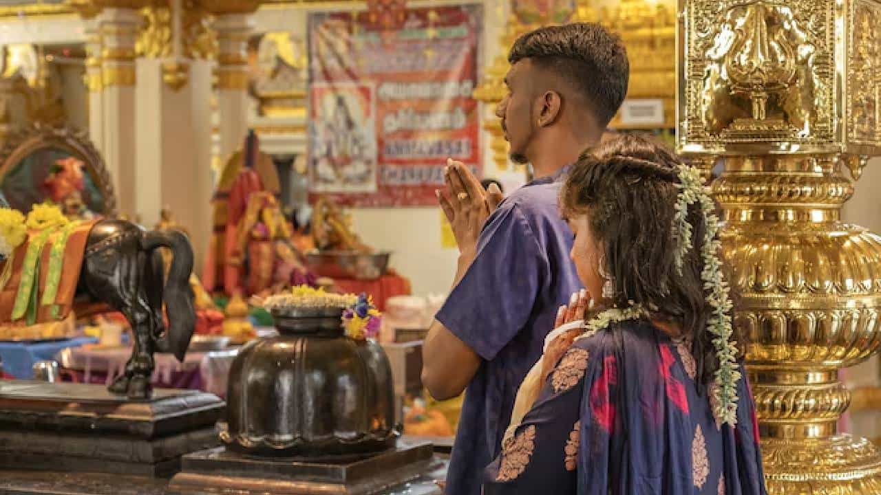 Daily Devotional: ಅರ್ಚನೆ ಮಾಡಿಸುವಾಗ ಗೋತ್ರ ಗೊತ್ತಿಲ್ಲದಿದ್ದರೆ ಏನು ಮಾಡಬೇಕು? ಜ್ಯೋತಿಷ್ಯ ಸಲಹೆ ಇಲ್ಲಿದೆ Daily Devotional: ಅರ್ಚನೆ ಮಾಡಿಸುವಾಗ ಗೋತ್ರ ಗೊತ್ತಿಲ್ಲದಿದ್ದರೆ ಏನು ಮಾಡಬೇಕು? ಜ್ಯೋತಿಷ್ಯ ಸಲಹೆ ಇಲ್ಲಿದೆ