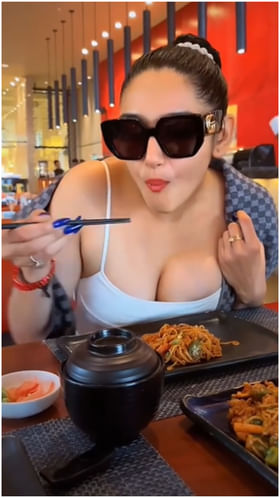 ಇಷ್ಟದ ಆಹಾರ ಸವಿಯುತ್ತಾ ಎಂಜಾಯ್ ಮಾಡಿದ ರಾಗಿಣಿ