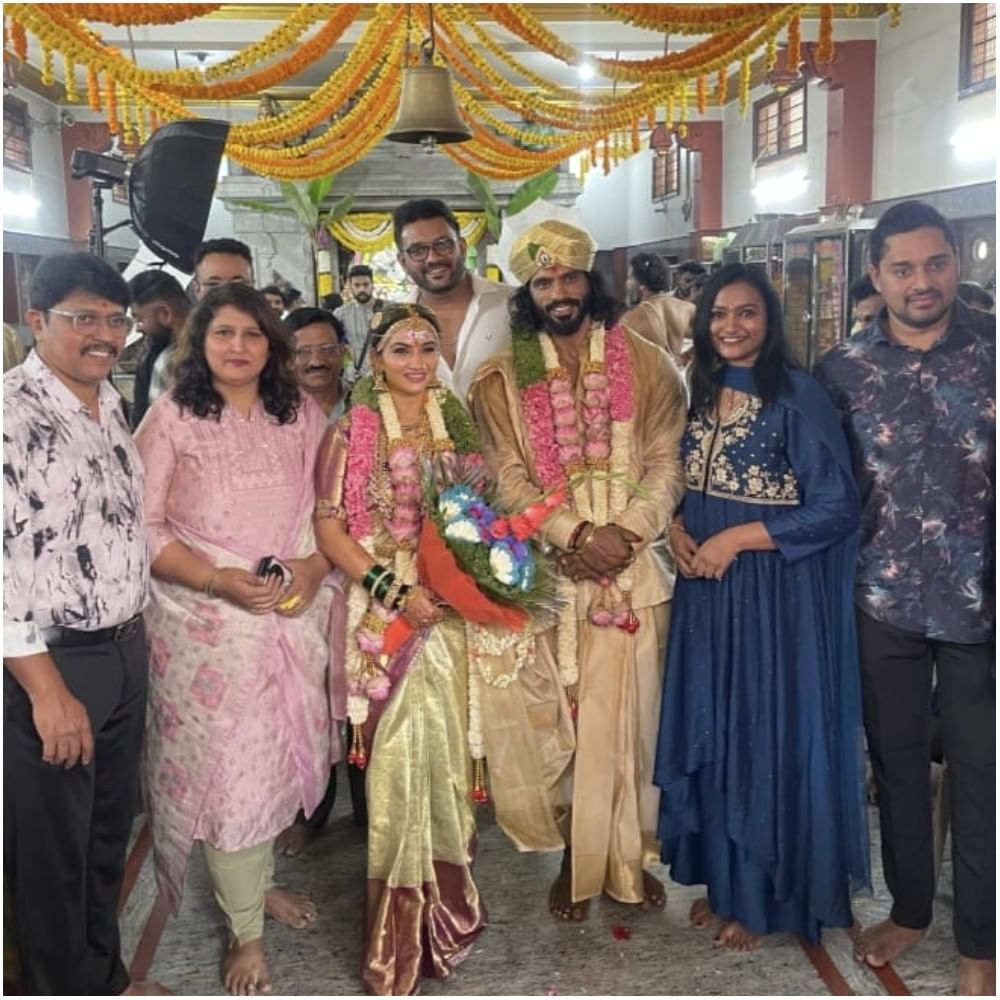 ರಜಿನಿ ಹಾಗೂ ಅರುಣ್ ಅವರದ್ದು ಪ್ರೇಮ ವಿವಾಹ. ಮನೆಯವರ ಒಪ್ಪಿಗೆ ಪಡೆದ ಬಳಿಕವೇ ಮದುವೆ ಆಗಿದ್ದಾರೆ. ರಜಿನಿ ಕೆಲವು ಸಿನಿಮಾ ಹಾಗೂ ಧಾರಾವಾಹಿಗಳಲ್ಲಿ ನಟಿಸಿದ್ದಾರೆ. ಅರುಣ್ ಅವರು, ಜಿಮ್ ಟ್ರೇನರ್ ಆಗಿದ್ದಾರೆ. ಇವರು ಇನ್ನಷ್ಟೇ ತಮ್ಮ ಲವ್​​ಸ್ಟೋರಿ ರಿವೀಲ್ ಮಾಡಬೇಕಿದೆ.