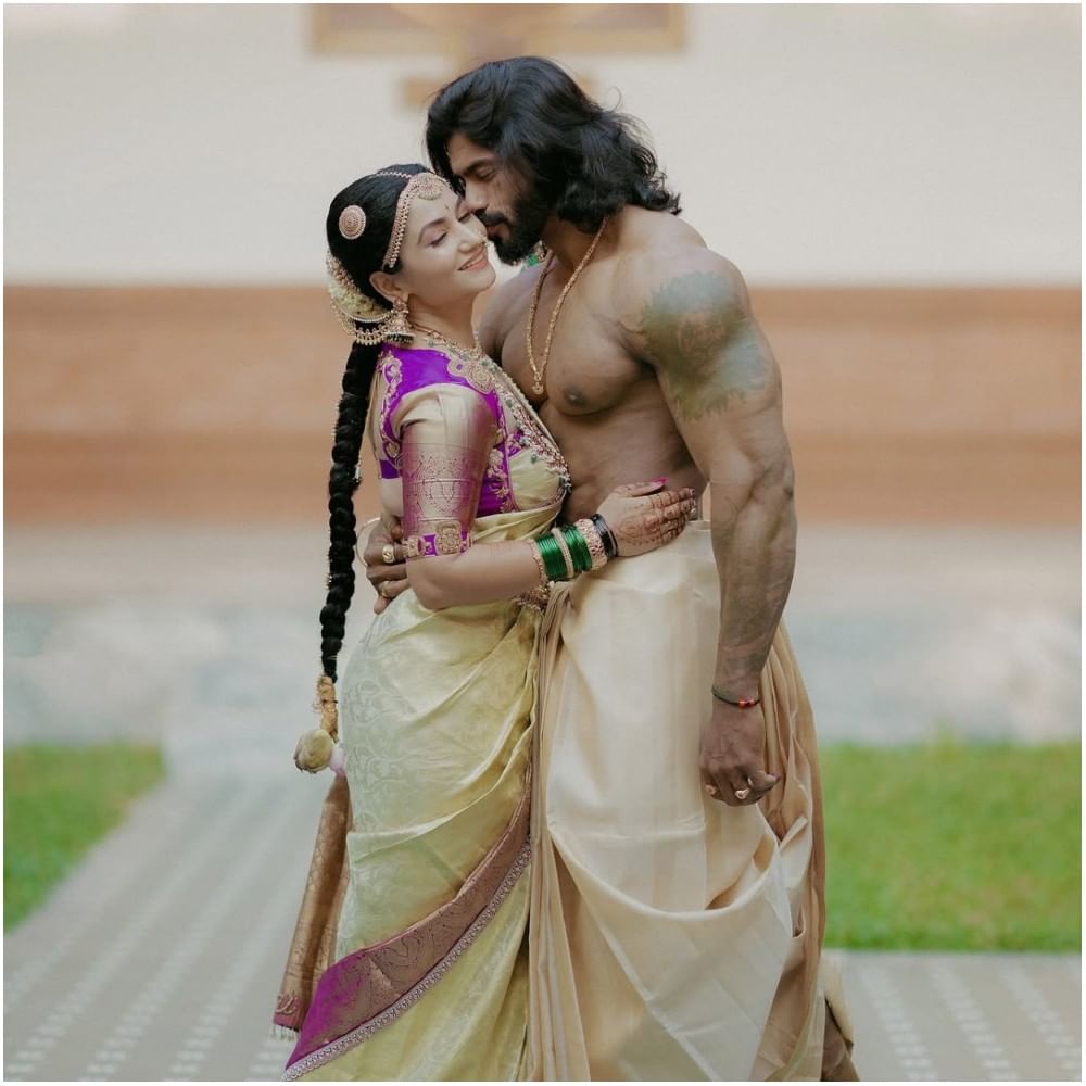 ರಜಿನಿ ಹಾಗೂ ಅರುಣ್ ಅವರು ಜಿಮ್​ನಲ್ಲಿ ಭೇಟಿ ಆಗಿದ್ದು. ಈ ಭೇಟಿ ನಡೆದಿದ್ದು 7 ವರ್ಷಗಳ ಹಿಂದೆ. ಆ ಬಳಿಕ ಇವರ ಮಧ್ಯೆ ಪ್ರೀತಿ ಮೂಡಿತು ಎನ್ನಲಾಗಿದೆ. ಈಗ ಈ ಪ್ರೀತಿಗೆ ಹೊಸ ಅರ್ಥವನ್ನು ಅವರು ನೀಡಿದ್ದಾರೆ.