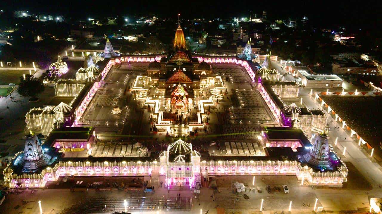 ಅಯೋಧ್ಯೆಯ ರಾಮ ಮಂದಿರದಲ್ಲಿ ಧರ್ಮ ಧ್ವಜಾರೋಹಣ, ಪ್ರಧಾನಿ ಮೋದಿಯಿಂದ ಉದ್ಘಾಟನೆ ಲೈವ್ ಅಯೋಧ್ಯೆಯ ರಾಮ ಮಂದಿರದಲ್ಲಿ ಧರ್ಮ ಧ್ವಜಾರೋಹಣ, ಪ್ರಧಾನಿ ಮೋದಿಯಿಂದ ಉದ್ಘಾಟನೆ ಲೈವ್