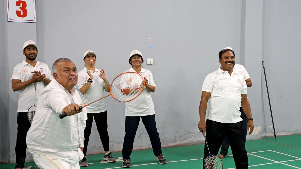 ಕಾರ್ಯಕ್ರಮದಲ್ಲಿ ಮಾತನಾಡಿದ‌ ಸಚಿವ ರಾಮಲಿಂಗಾ ರೆಡ್ಡಿ, ನಿಗಮದಲ್ಲಿ ಅಧಿಕಾರಿಗಳ ಮತ್ತು ಸಿಬ್ಬಂದಿಯ ಉತ್ತಮ ಆರೋಗ್ಯ, ಒತ್ತಡ ನಿವಾರಣೆ ಹಾಗೂ ಕ್ರೀಡಾ ಮನೋರಂಜನೆಗಾಗಿ ಕ್ರೀಡಾ ಮತ್ತು ಸಾಂಸ್ಕೃತಿಕ ಕಾರ್ಯಕ್ರಮವನ್ನು ಆಯೋಜಿಸಲಾಗಿದೆ. ಪ್ರತಿ ವರ್ಷವು ಘಟಕ, ವಿಭಾಗ, ಪ್ರಾದೇಶಿಕ ಕಾರ್ಯಗಾರ ಮತ್ತು ಕೇಂದ್ರ ಕಛೇರಿಯಲ್ಲಿ ಕರ್ತವ್ಯ ನಿರ್ವಹಿಸುತ್ತಿರುವ ಅಧಿಕಾರಿ ಮತ್ತು ನೌಕರರು ಹಾಗೂ ಅವರ ಮಕ್ಕಳಿಗೆ ಕ್ರೀಡಾ ಮತ್ತು ಸಾಂಸ್ಕೃತಿಕ ಸ್ಪರ್ಧೆಗಳನ್ನು ಏರ್ಪಡಿಸಲಾಗುತ್ತಿದೆ ಎಂದರು.
