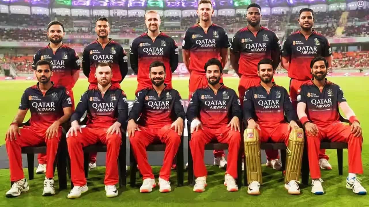 IPL 2026: ಇಂಡಿಯನ್ ಪ್ರೀಮಿಯರ್ ಲೀಗ್ ಸೀಸನ್-19ರ ಮಿನಿ ಹರಾಜಿಗೂ ಮುನ್ನ ರಾಯಲ್ ಚಾಲೆಂಜರ್ಸ್ ಬೆಂಗಳೂರು (RCB) ತಂಡ ಕೆಲವು ಆಟಗಾರರನ್ನು ರಿಲೀಸ್ ಮಾಡಲು ನಿರ್ಧರಿಸಿದೆ. ಈ ರಿಲೀಸ್ ಪಟ್ಟಿಯಲ್ಲಿ ಇಂಗ್ಲೆಂಡ್ನ ಸ್ಟಾರ್ ಆಲ್ರೌಂಡರ್ನ ಹೆಸರು ಮುಂಚೂಣಿಯಲ್ಲಿದೆ.