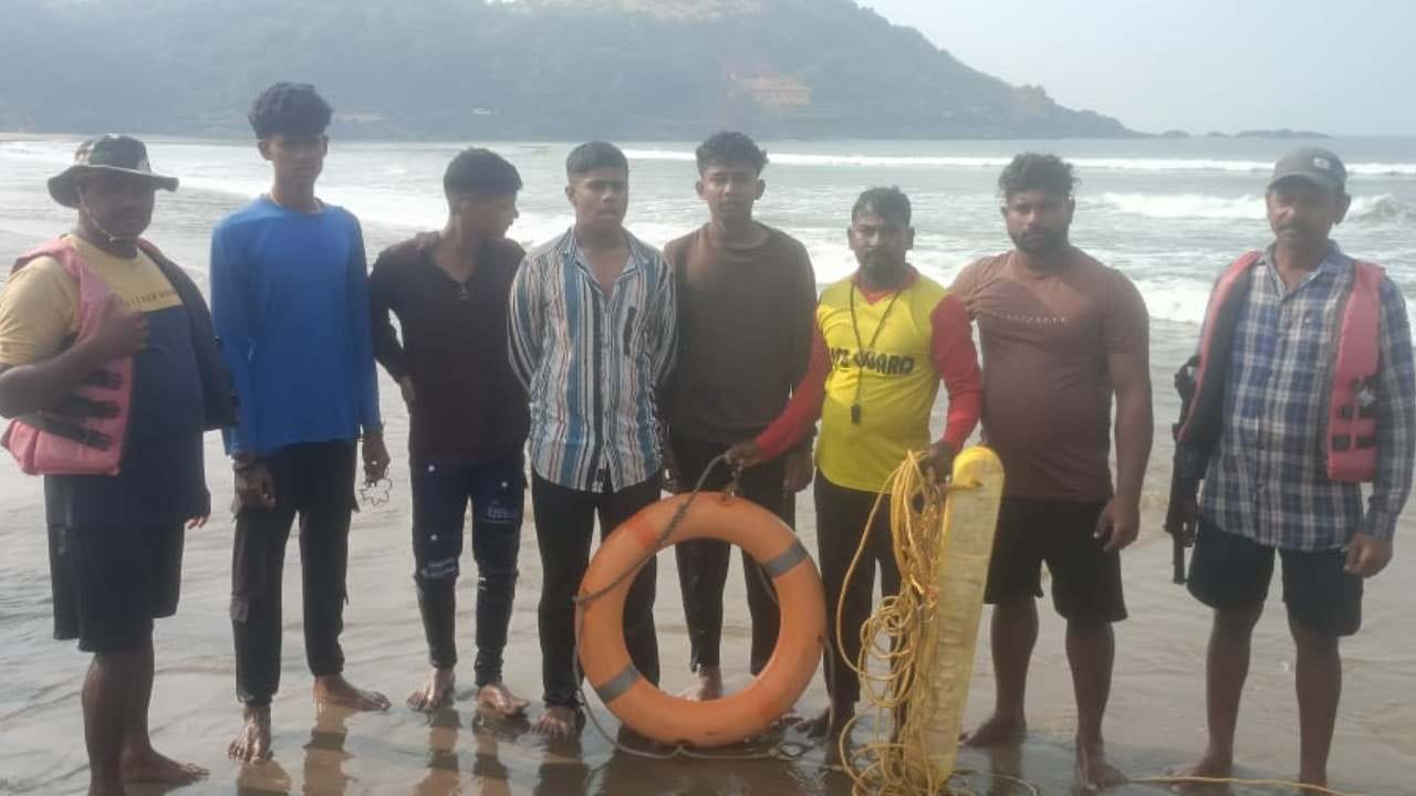 ಕಾರವಾರ: ಸಮುದ್ರದಲ್ಲಿ ಕೊಚ್ಚಿ ಹೋಗ್ತಿದ್ದ ಶಿಕ್ಷಕ ಸೇರಿ ನಾಲ್ವರು ವಿದ್ಯಾರ್ಥಿಗಳ ರಕ್ಷಣೆ