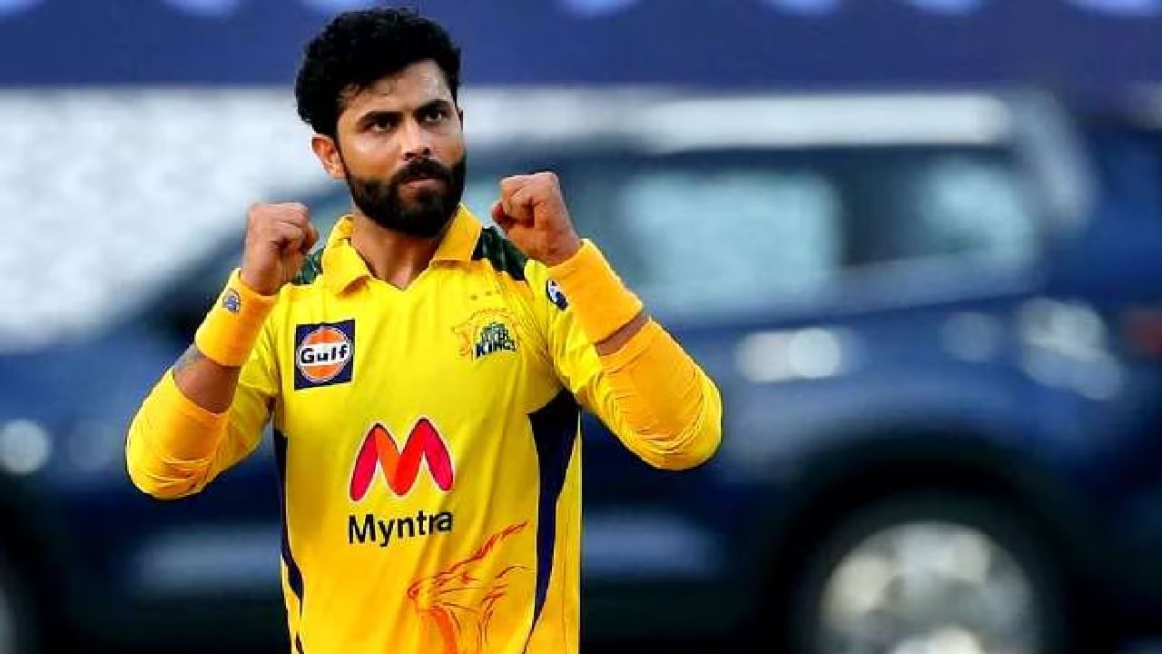 ರವೀಂದ್ರ ಜಡೇಜಾ ಹಾಗೂ ಸಂಜು ಸ್ಯಾಮ್ಸನ್ ತಲಾ 18 ಕೋಟಿ ರೂ. ಸಂಭಾವನೆ ಪಡೆಯುತ್ತಿರುವ ಆಟಗಾರರು. ಇಬ್ಬರನ್ನು ಪರಸ್ಫರ ಬದಲಿಸಿಕೊಳ್ಳೋಣ ಎಂಬ ಆಫರ್​ ಒಂದನ್ನು ಸಿಎಸ್​ಕೆ, ರಾಜಸ್ಥಾನ್ ರಾಯಲ್ಸ್ ಫ್ರಾಂಚೈಸಿಯ ಮುಂದಿಟ್ಟಿದ್ದಾರೆ ಎಂದು ಕ್ರಿಕ್​ಬಝ್ ವರದಿ ಮಾಡಿದೆ.