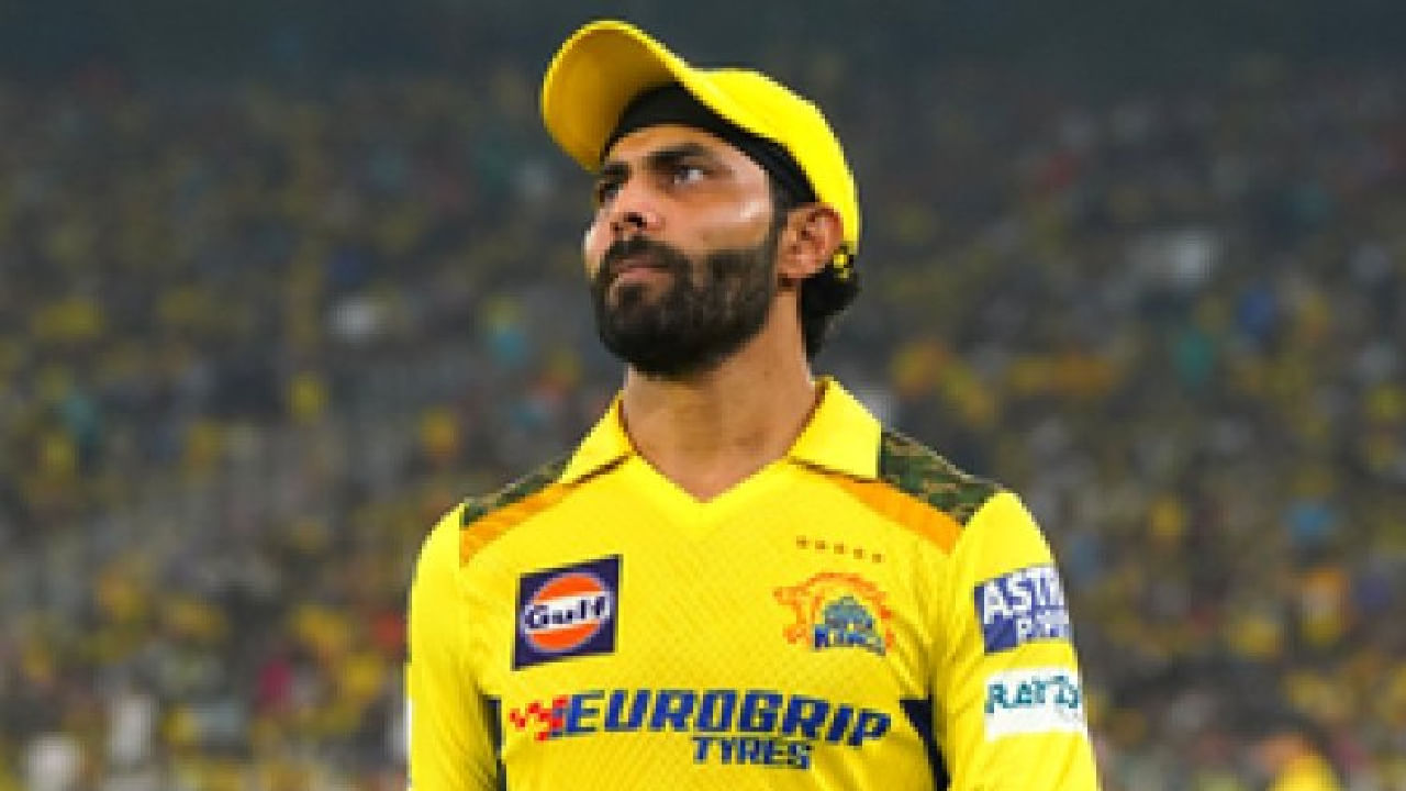 ಕಳೆದ 12 ವರ್ಷಗಳಿಂದ ಚೆನ್ನೈ ಸೂಪರ್ ಕಿಂಗ್ಸ್​ ತಂಡದ ಭಾಗವಾಗಿದ್ದ ರವೀಂದ್ರ ಜಡೇಜಾ ಇದೀಗ ಮತ್ತೆ ತನ್ನ ಮಾಜಿ ತಂಡಕ್ಕೆ ಮರಳುತ್ತಿದ್ದಾರೆ. ಅಂದರೆ ಜಡೇಜಾ 2008 ರಲ್ಲಿ ರಾಜಸ್ಥಾನ್ ರಾಯಲ್ಸ್ ಪರ ಕಣಕ್ಕಿಳಿಯುವ ಮೂಲಕ ಐಪಿಎಲ್ ಕೆರಿಯರ್ ಆರಂಭಿಸಿದ್ದರು.  ಇದೀಗ 15 ವರ್ಷಗಳ ಬಳಿಕ ಮತ್ತೆ ರಾಜಸ್ಥಾನ್ ರಾಯಲ್ಸ್​ ತಂಡಕ್ಕೆ ಸೇರ್ಪಡೆಯಾಗುತ್ತಿದ್ದಾರೆ. 